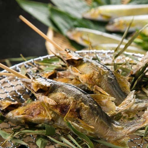 Ikan manis panggang dengan garam