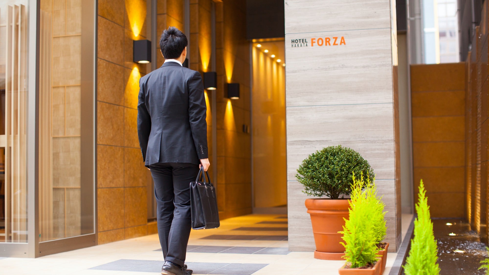 An accommodation-oriented "smart hotel" that pursues relaxation and sleep by arranging only what you need in the luxury you need.