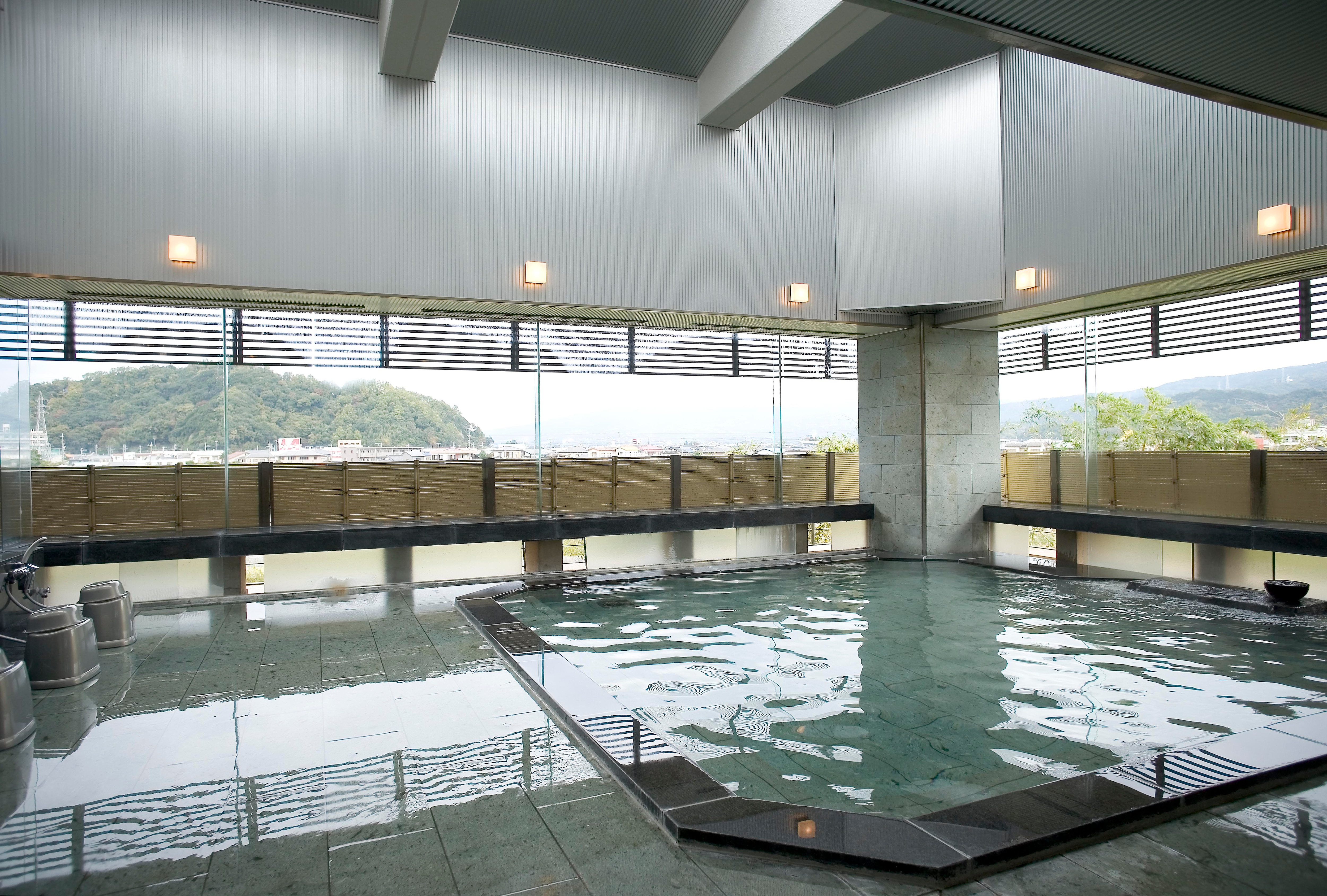 Large communal bath for men (for pages)