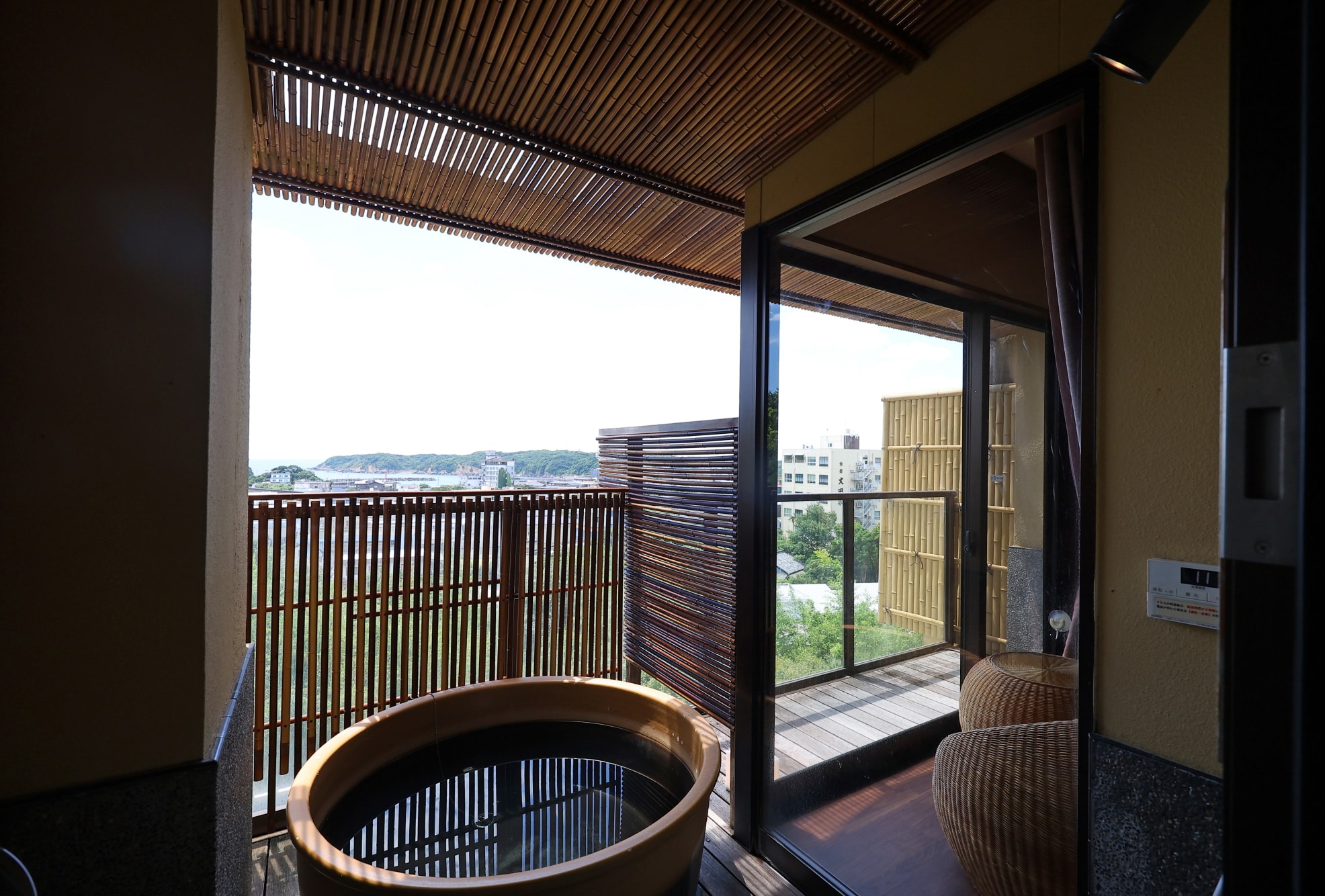 Casual guest room with open-air bath (10 tatami Japanese-style room / open-air bath image)