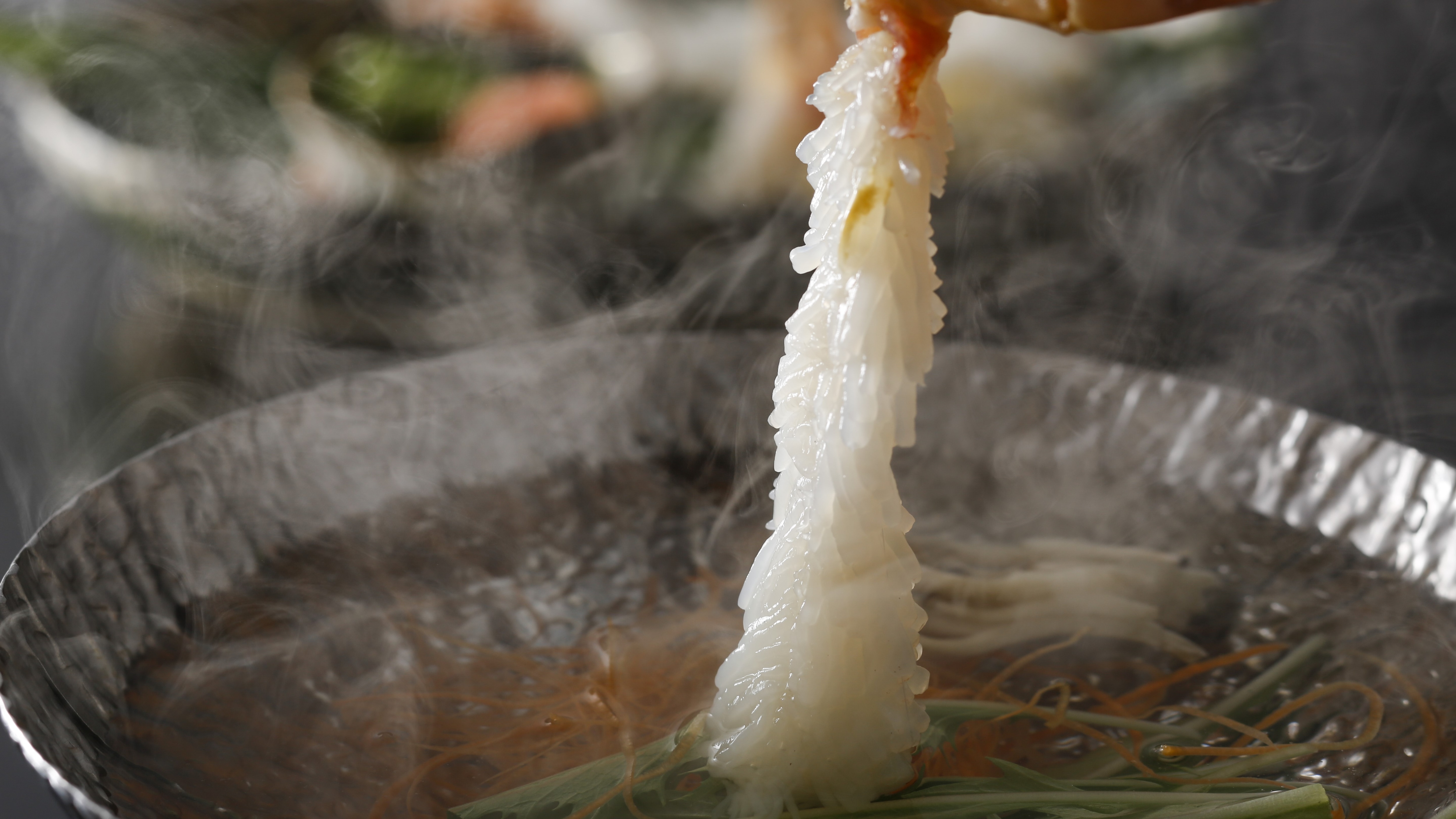 [Winter Cuisine] Crab shabu-shabu made with live crabs that have been quickly dipped in a special broth until they bloom!