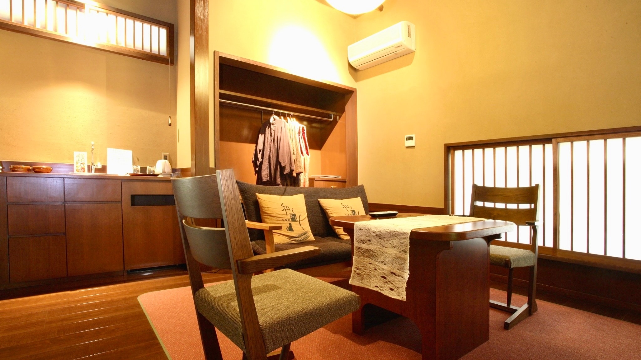 [Japanese-style room] Free-flowing bath/semi-open air - Japanese modern nagaya style detached space - <Futon>