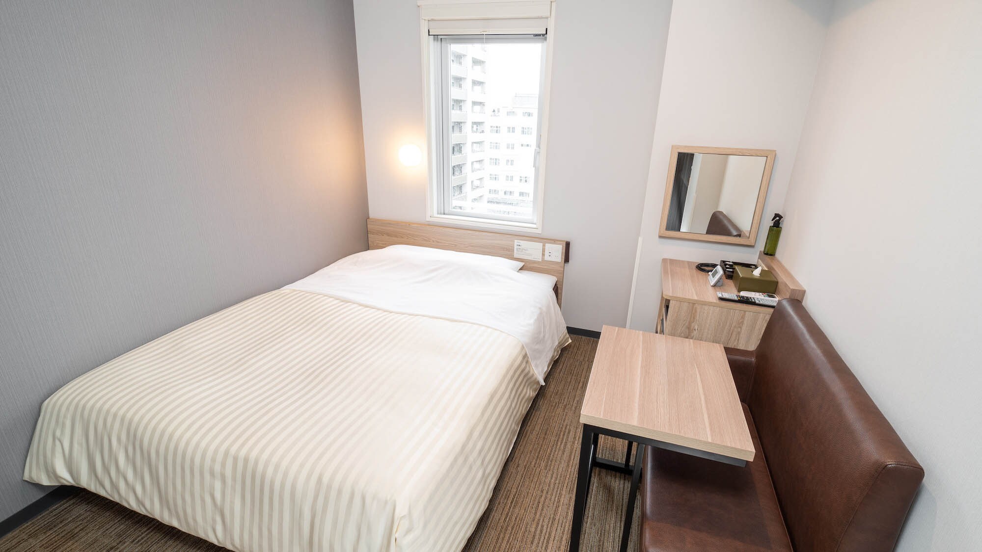 A 150cm wide bed and a mattress with just the right amount of firmness will ensure you a good night's sleep.