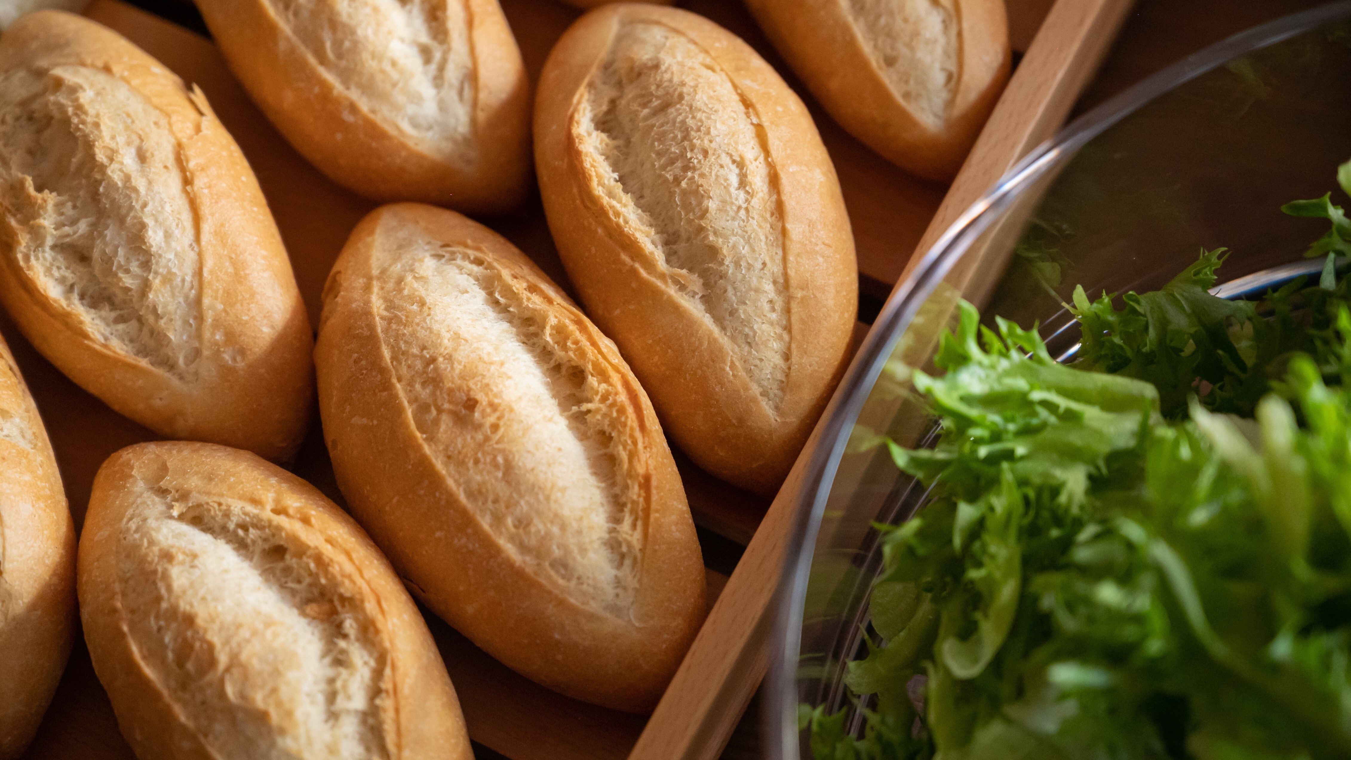 [Breakfast] You can enjoy it by baking it in a toaster.