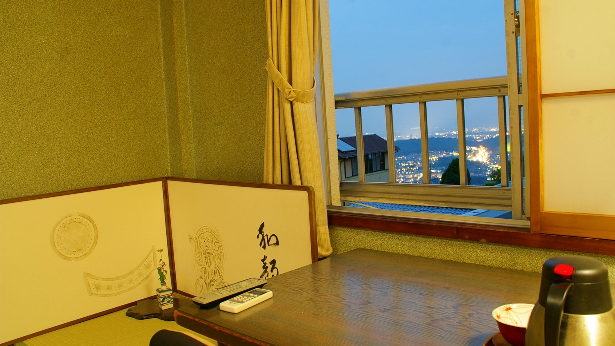 * Japanese-style room with a view of the night view (example)