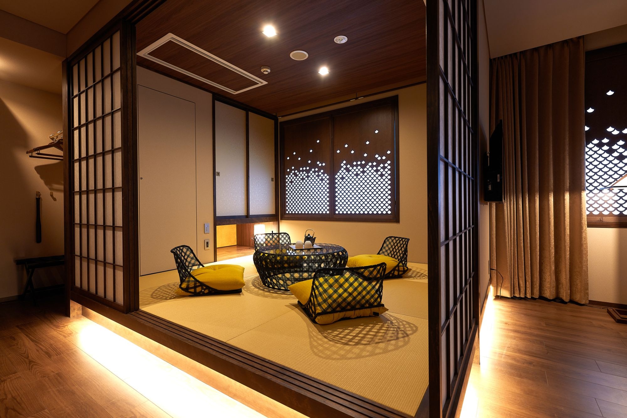 ห้องเอ็กเซ็กคูทีฟสวีท 4 เตียง พร้อมห้องครัว