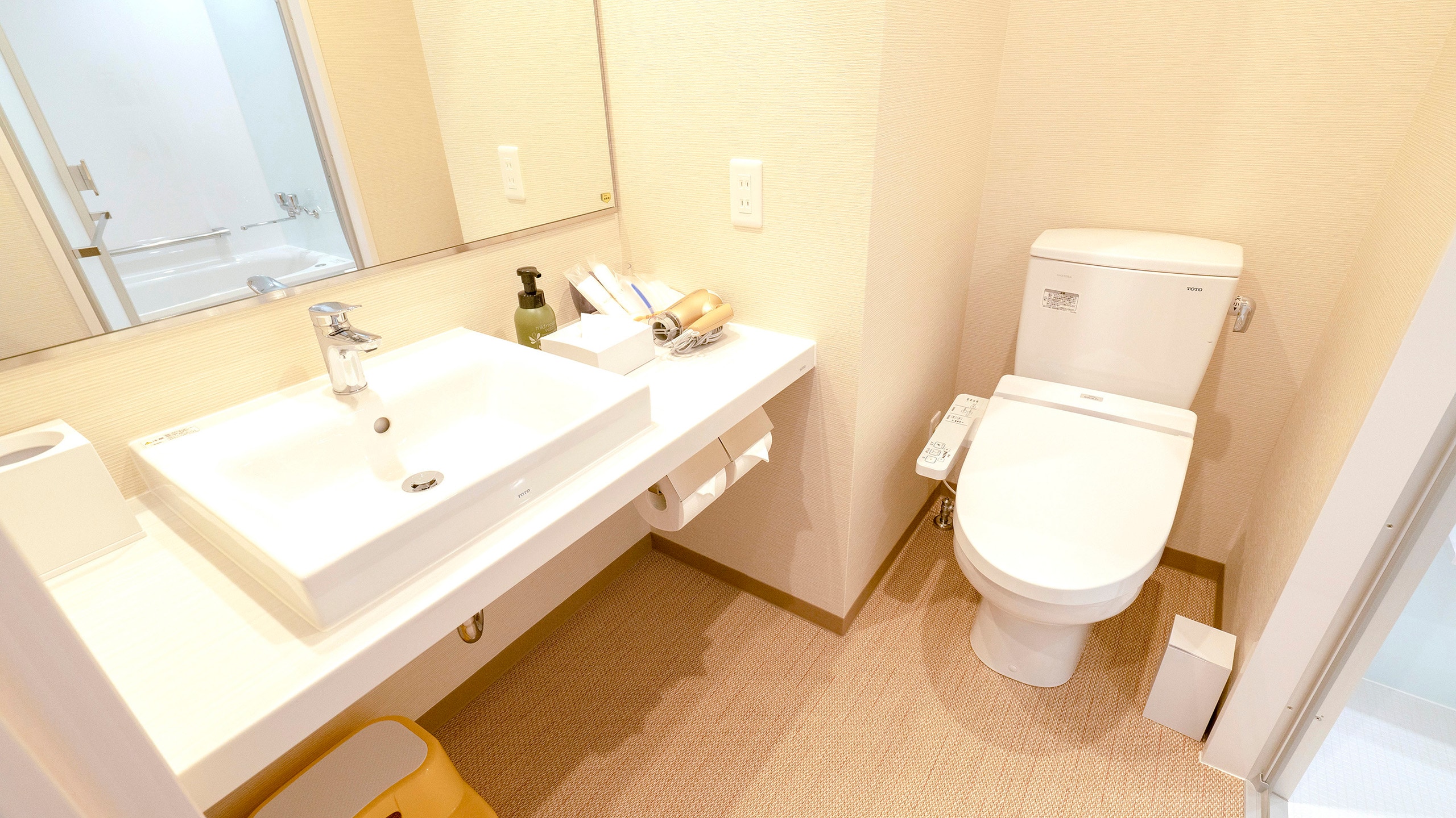 Bathroom in a 22m2 room