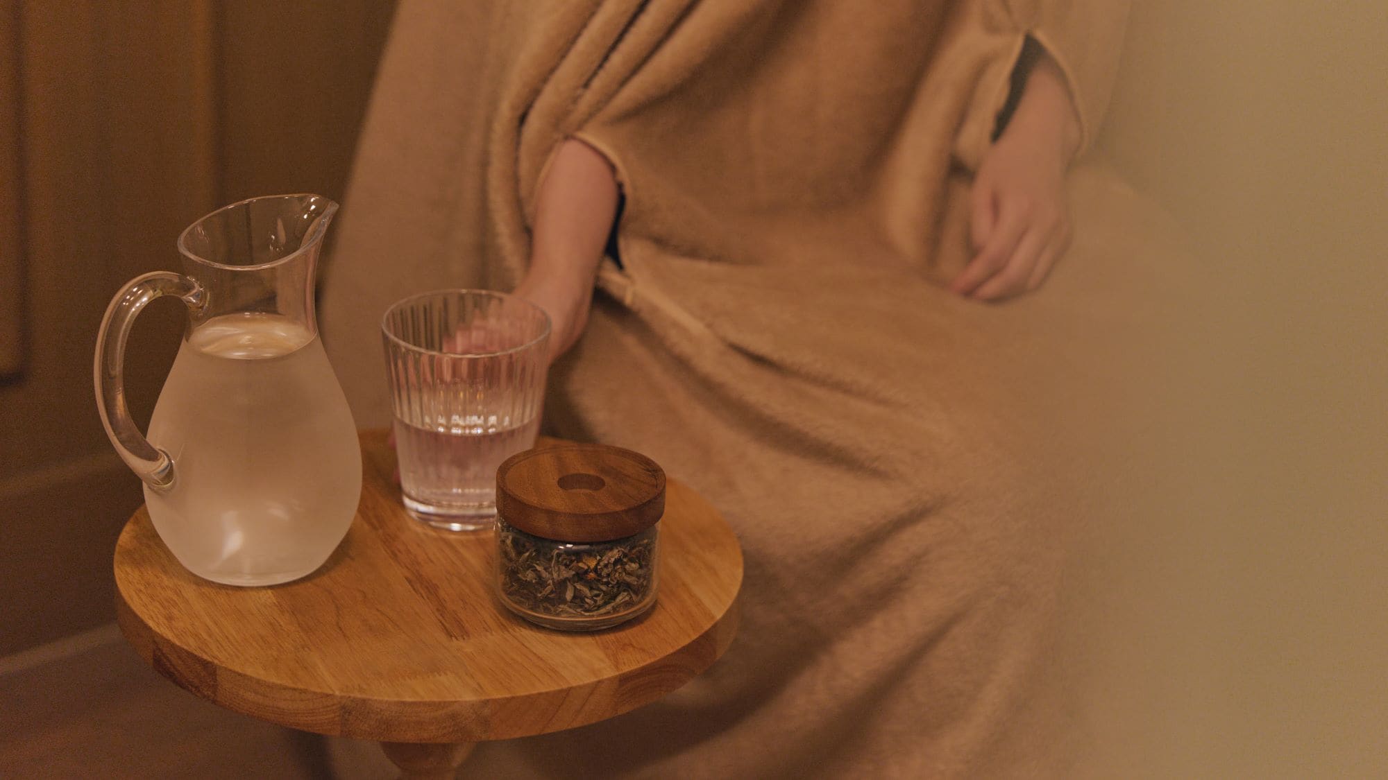 [STEAM SPA: Mugwort Steam Bath] A warming bath therapy where steam is absorbed into the entire body, warming it from the inside out.