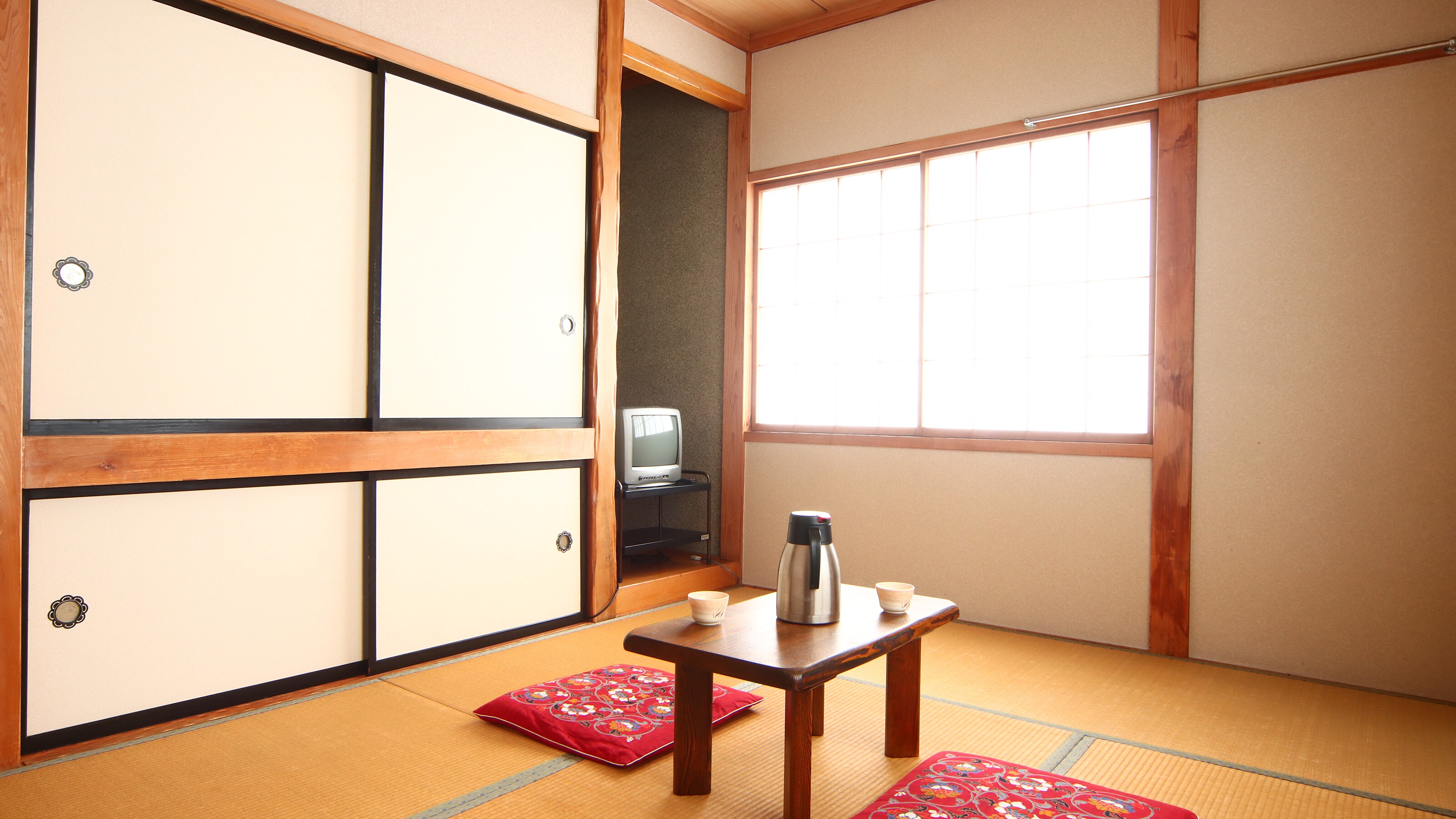 Japanese-style room (6 tatami mats)