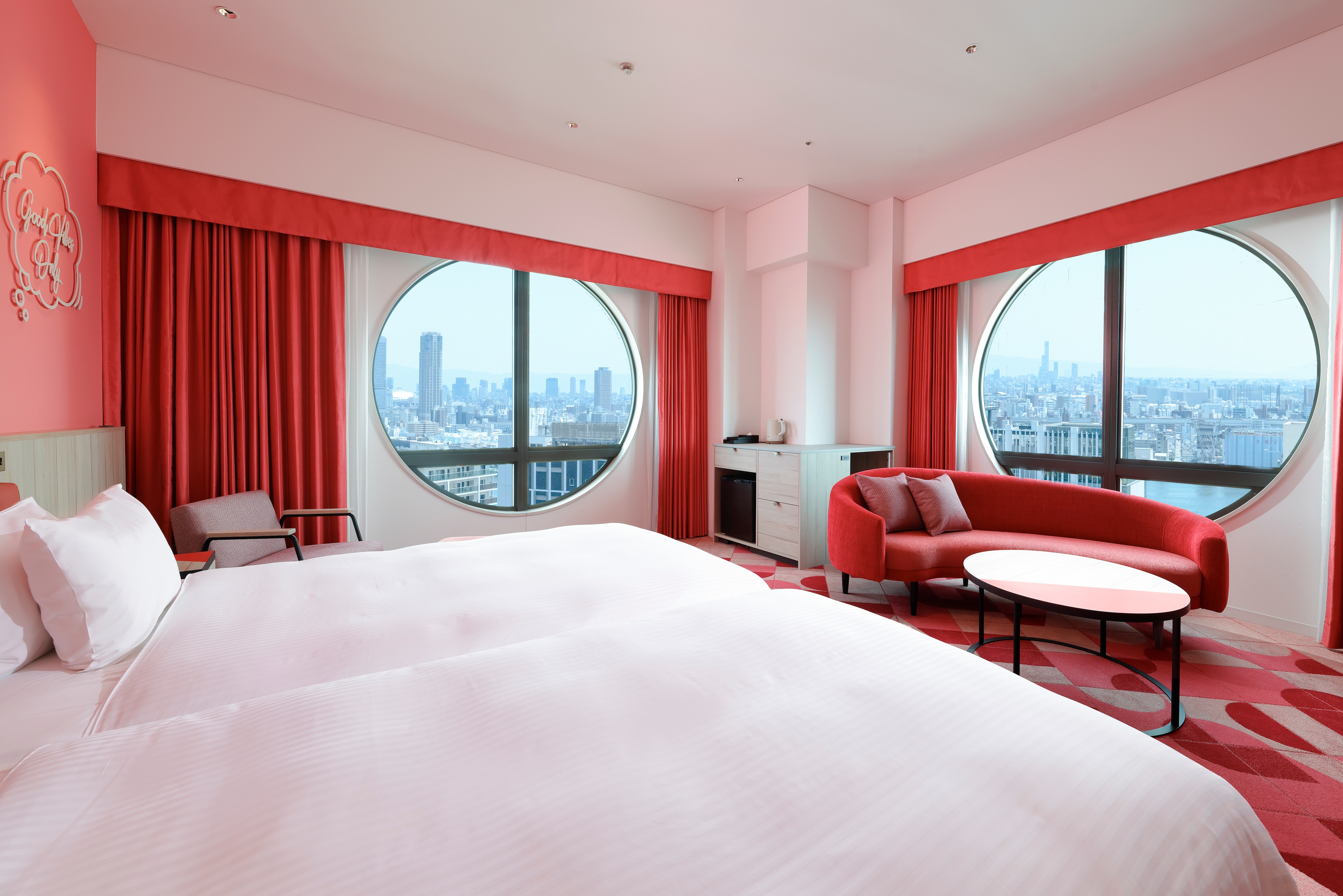 Top floor premium corner room (image)