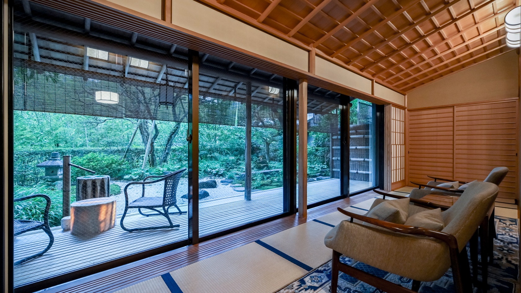 [VIP Room | S] Indoor hot spring bath ◆ Entrance + garden 10 tatami mats + 8 tatami mats + wide veranda (74 square meters)