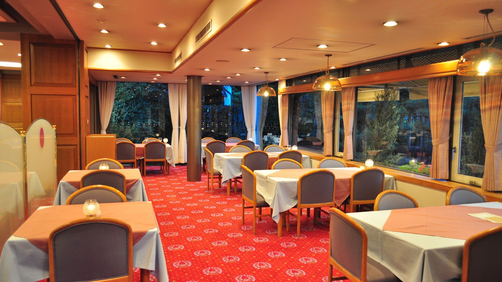 Restaurant "Wisteria" (night)