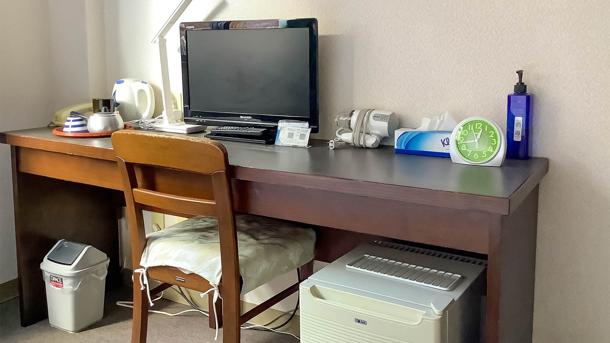 ・ [客房示例]在房間里工作可以用書桌！