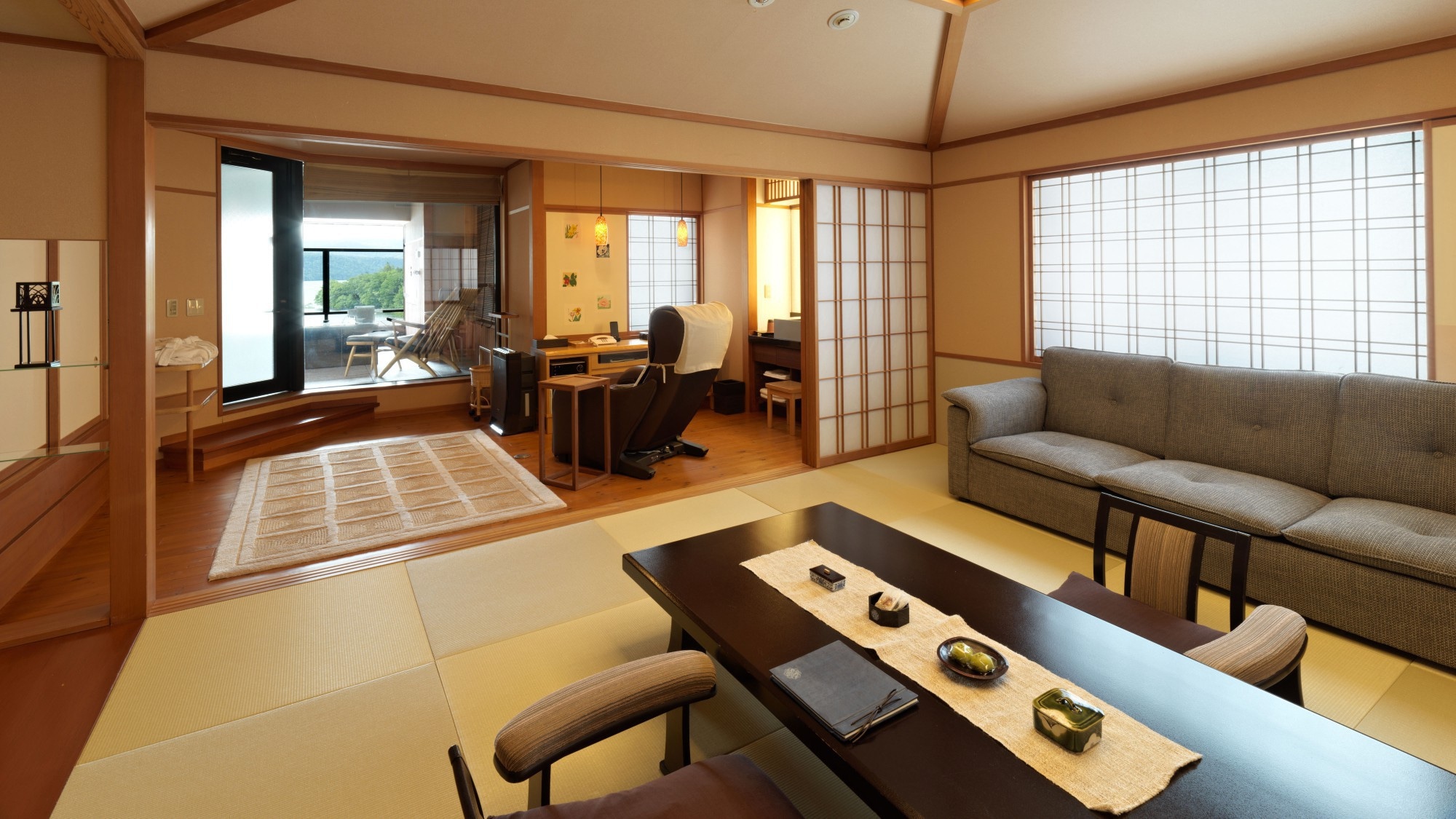 [带露天浴池] Kazenoza Suite（客房示例）/日式房间，以及卧室。