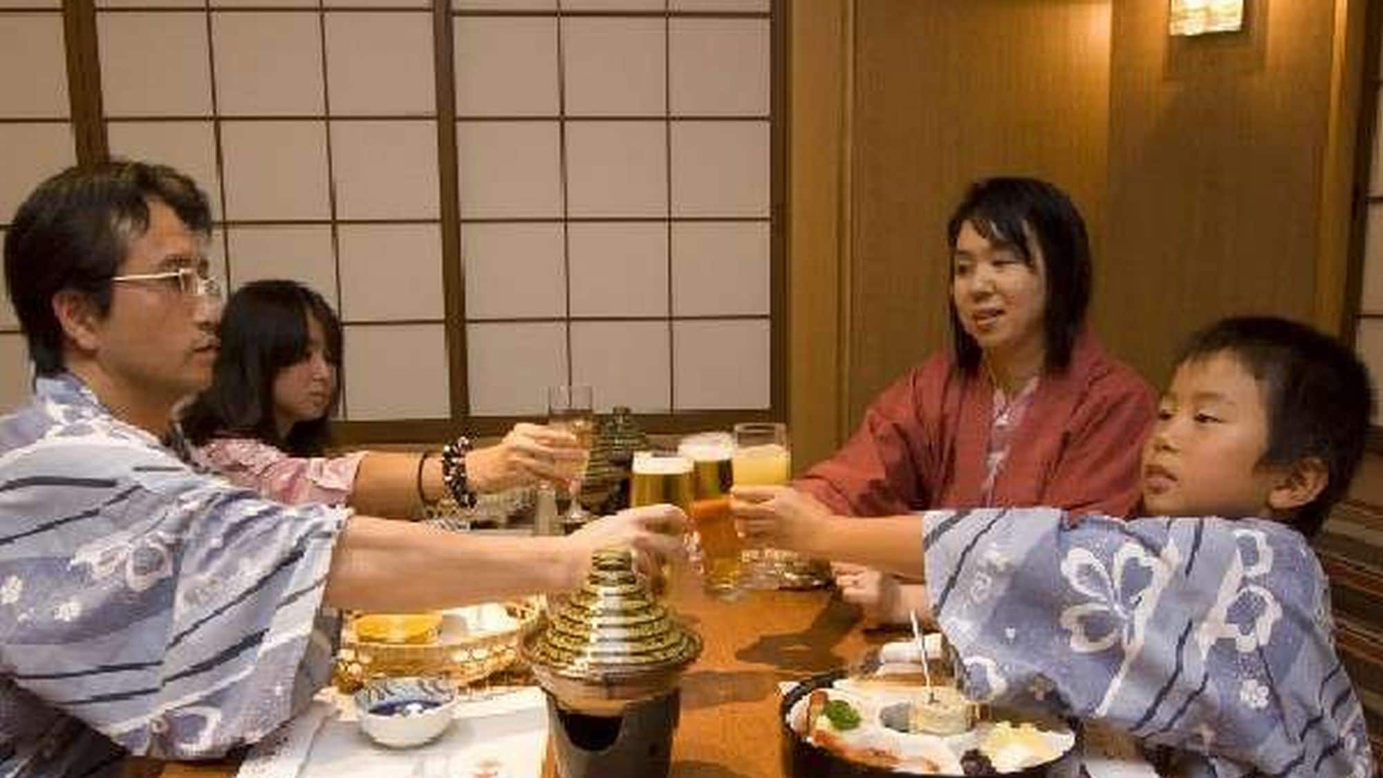 Cheers with the family♪ A holiday full of memories