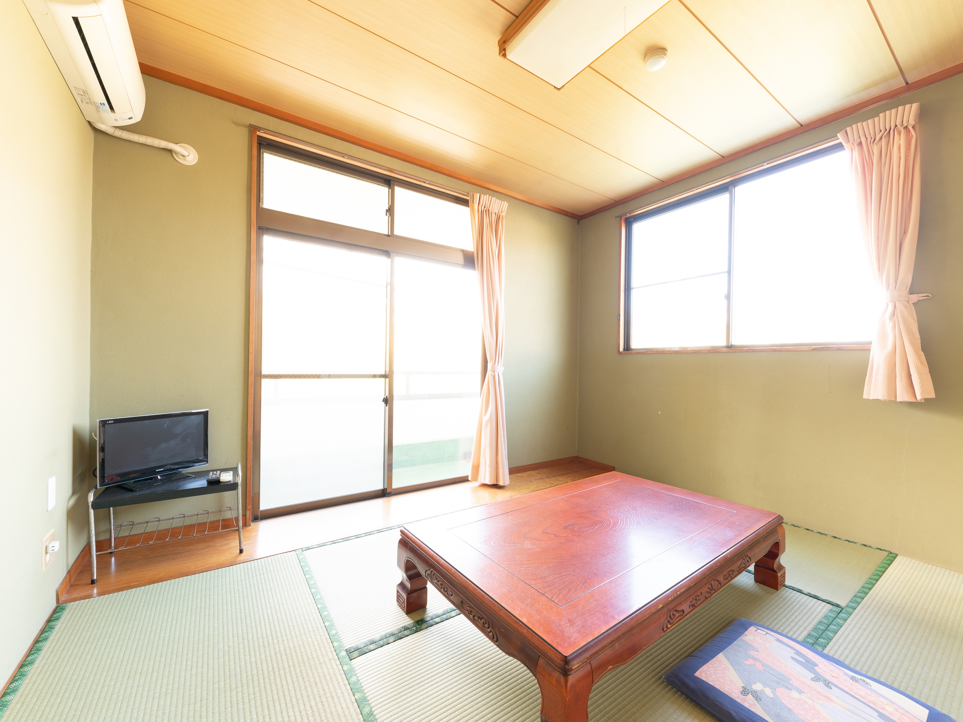 Japanese-style room for 1-4 people (no bath or toilet) 10
