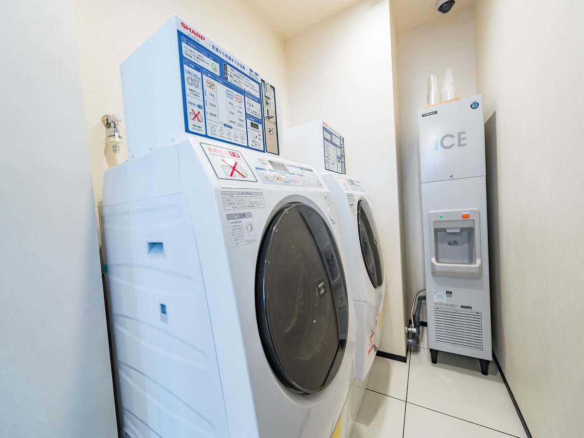 Coin laundry
