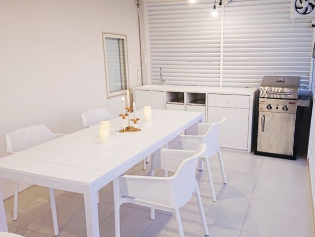 Outdoor living/dining