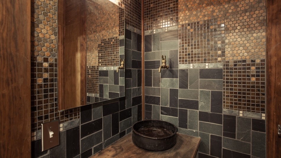 Second floor washbasin