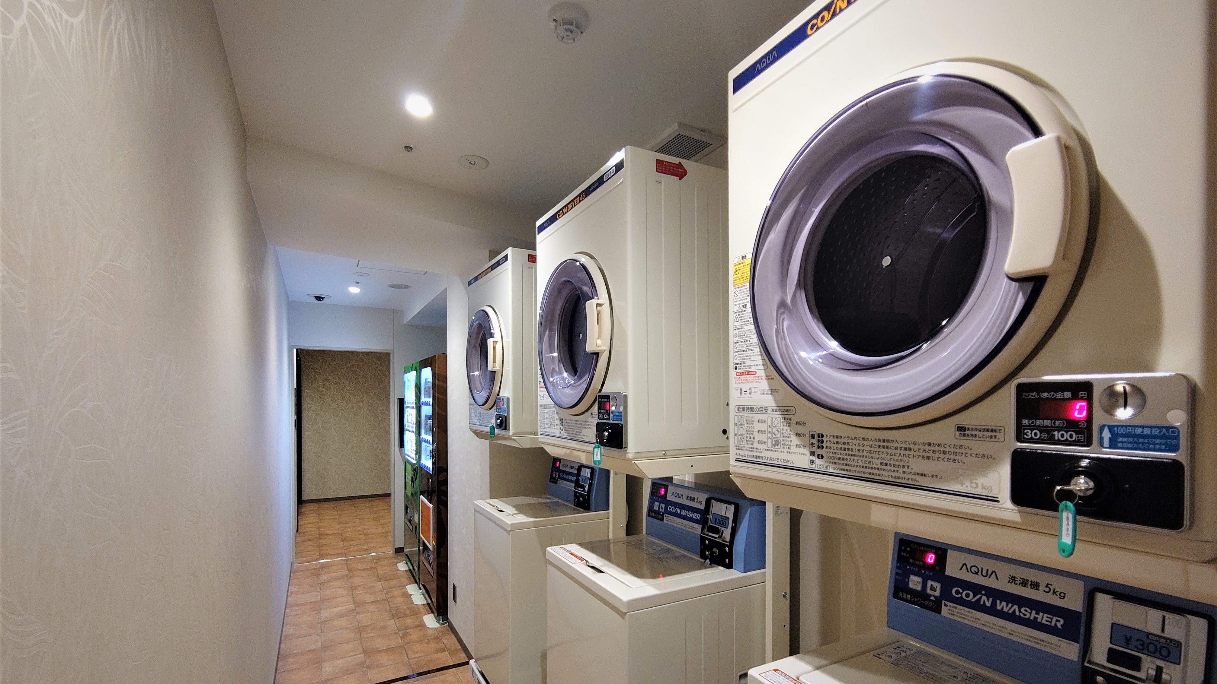 2F coin laundry