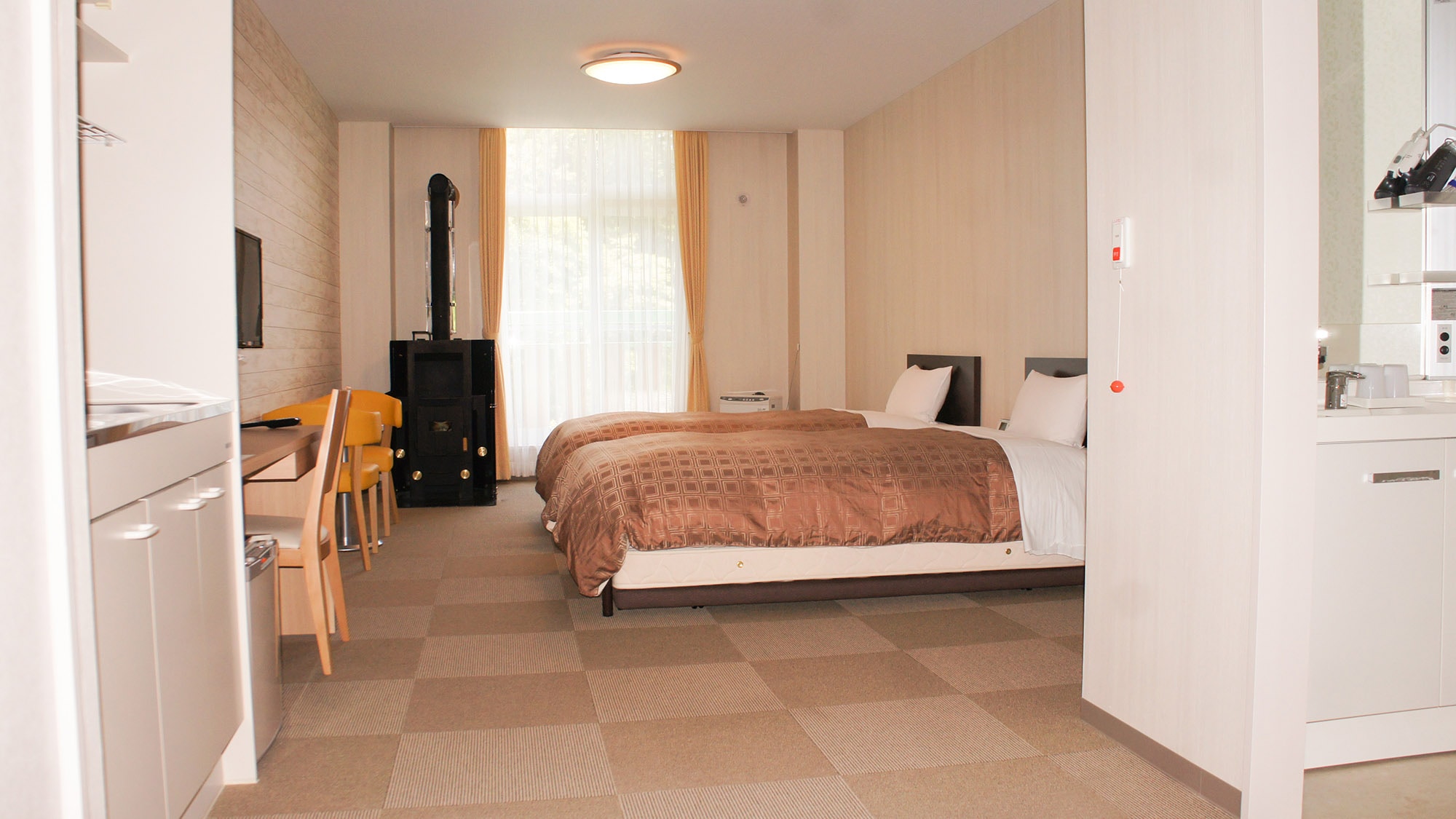 ・[Guest room (family)] A spacious room with a great view.