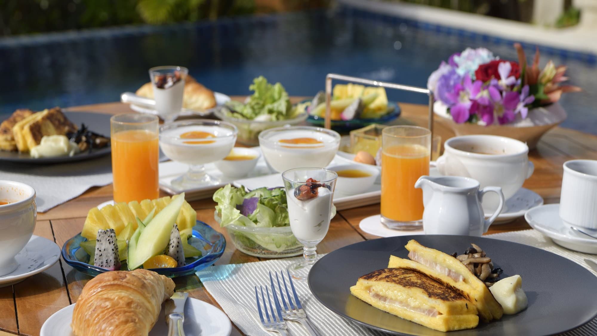 Club Villa Breakfast Room Service