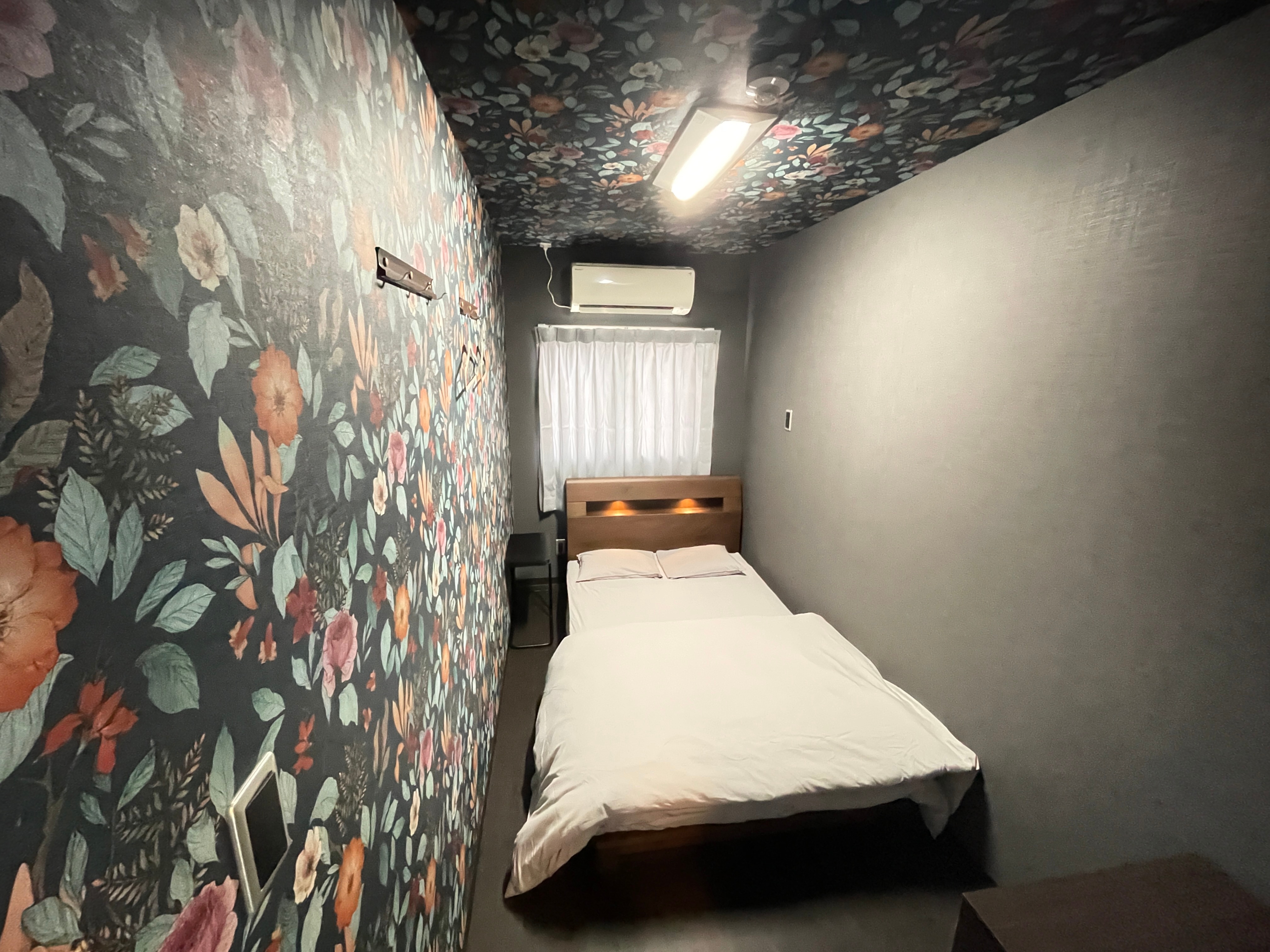 Non-smoking semi-double Western-style room