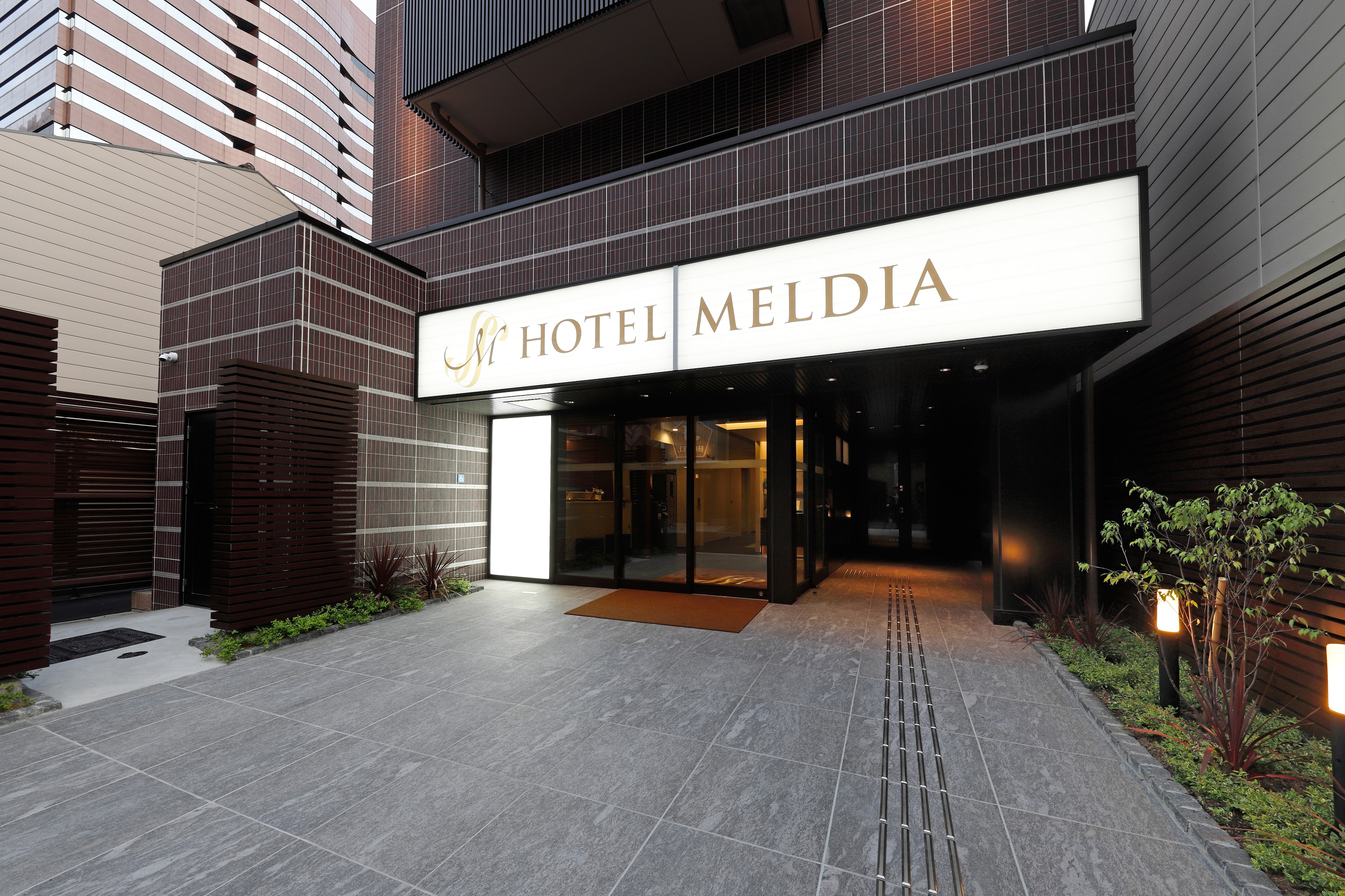 Entrance approach