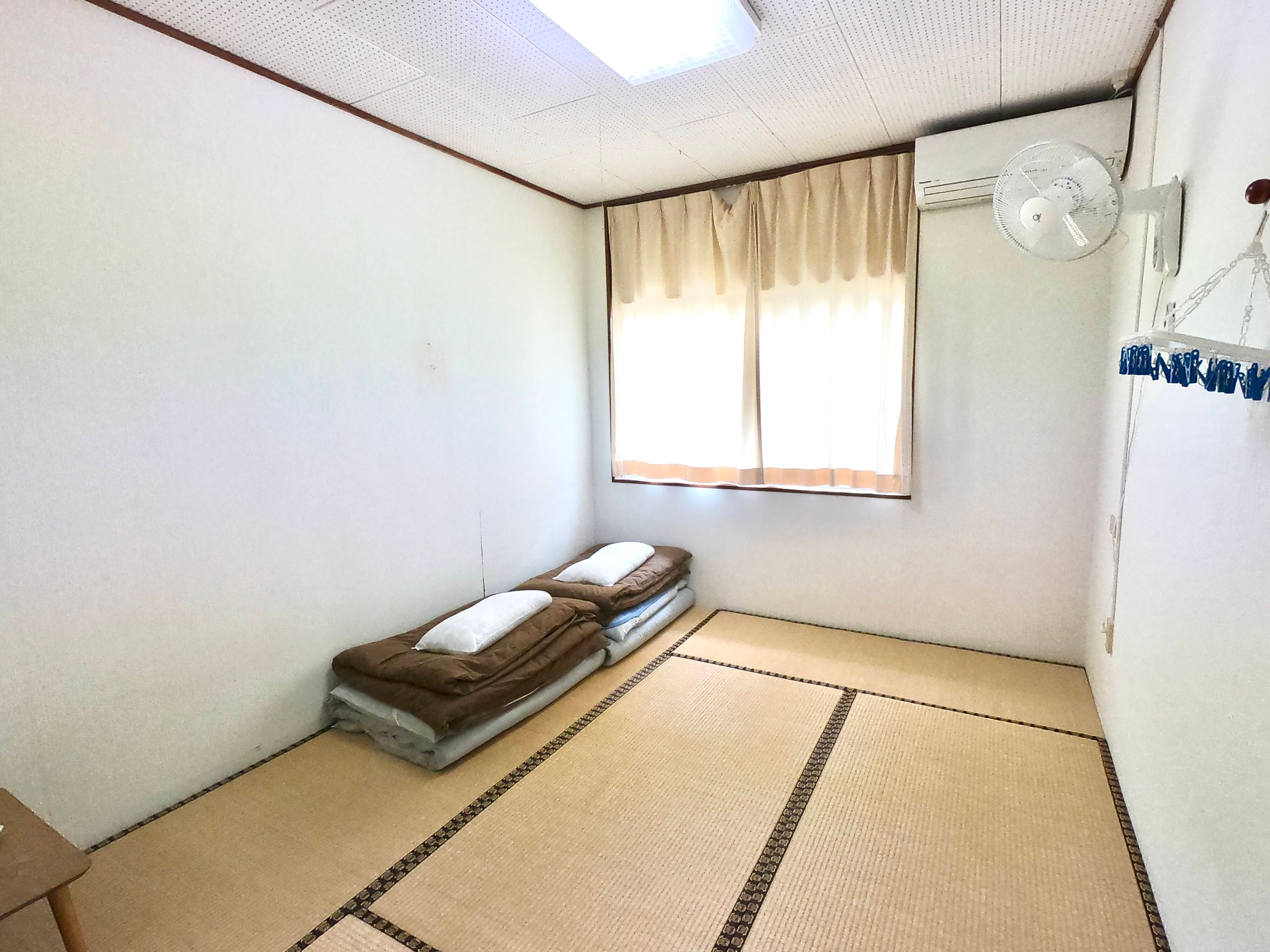 [Japanese-style room B] Accommodates 1 to 2 people. Equipped with air conditioning, TV and hair dryer.