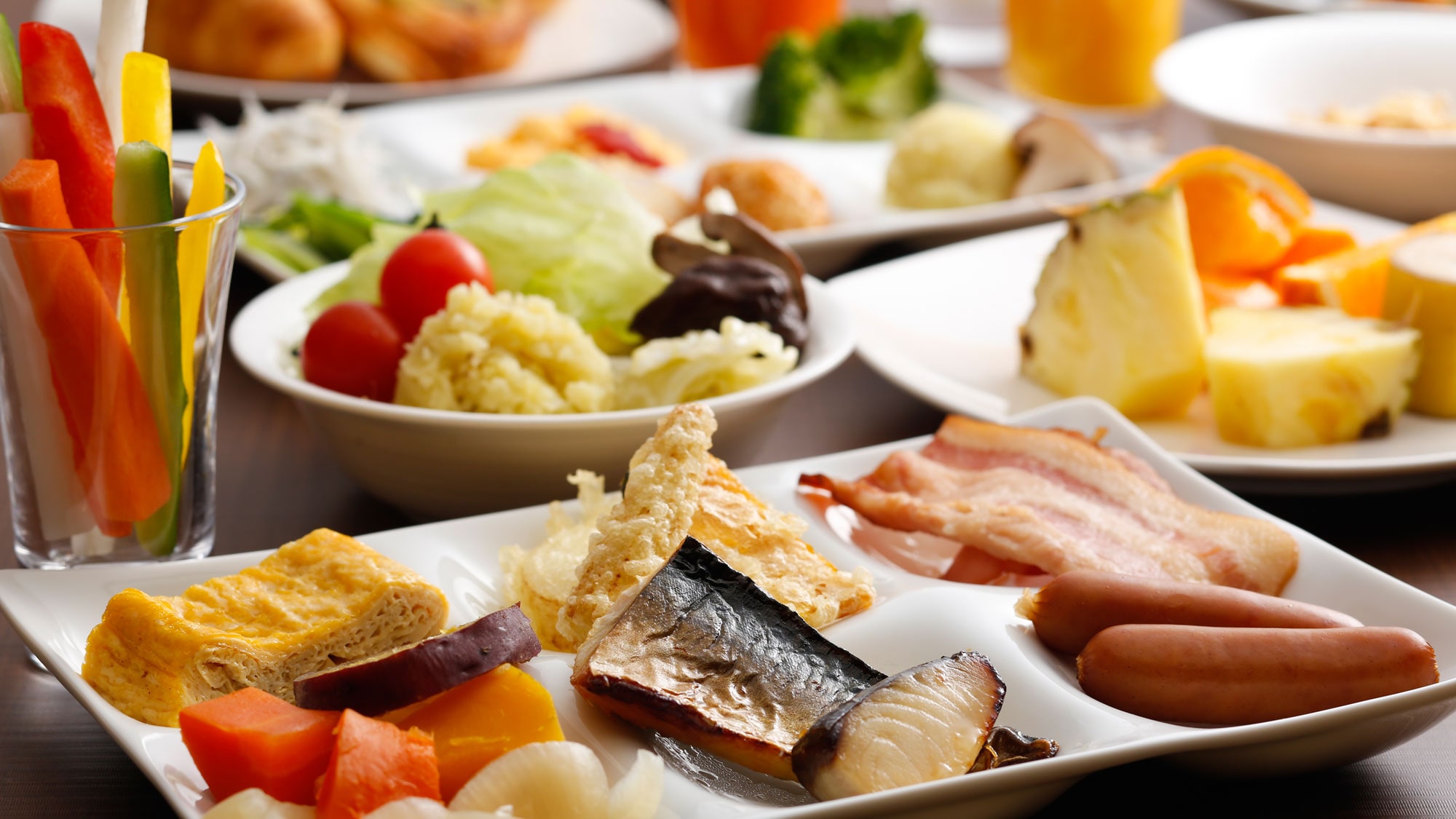 아침 식사는 약 40 종류의 일본식 뷔페로 하루의 건강을 충전 (조식 뷔페 이미지)