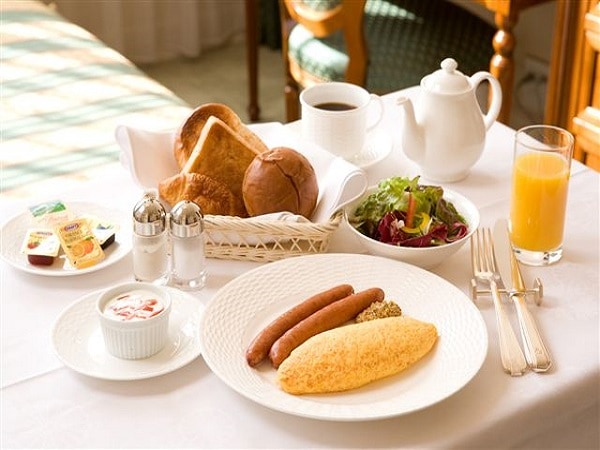 American breakfast delivered via room service