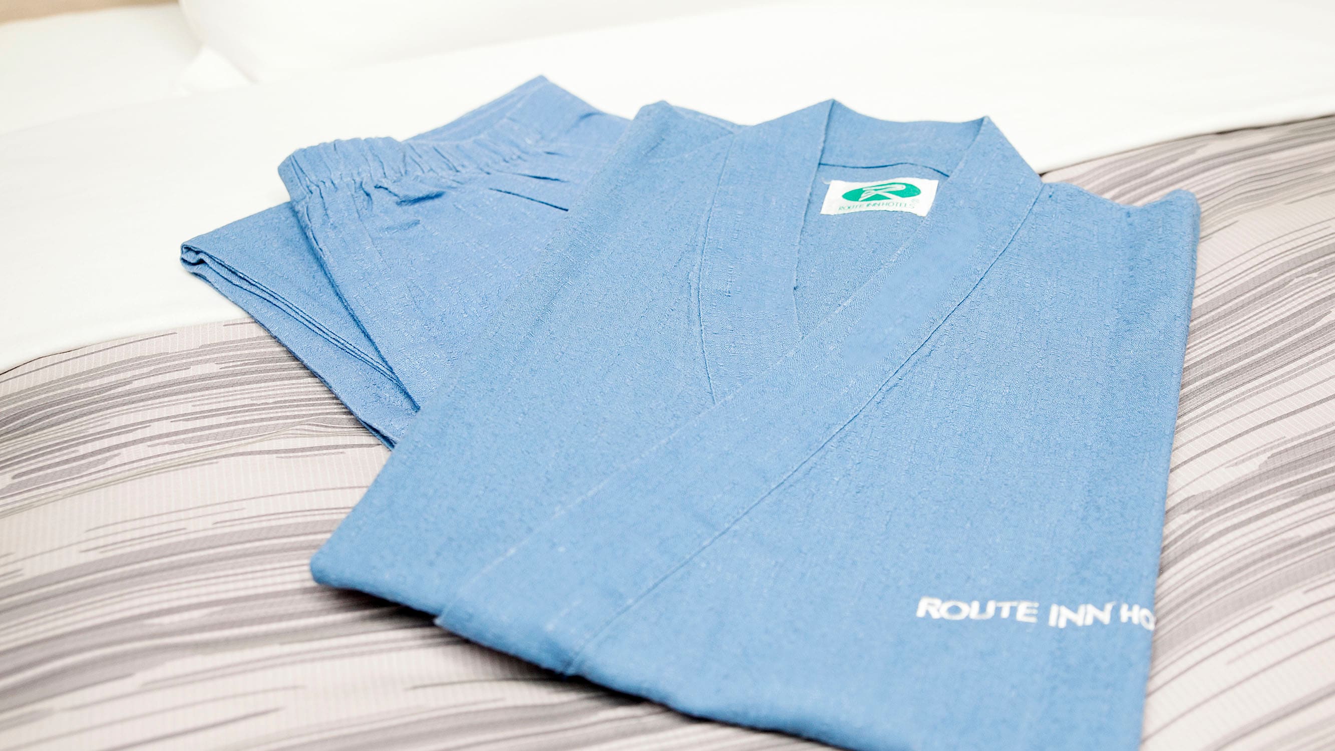 [Jinbei] Oversized and children's sizes are also available. You can move around the building in Jinbei.