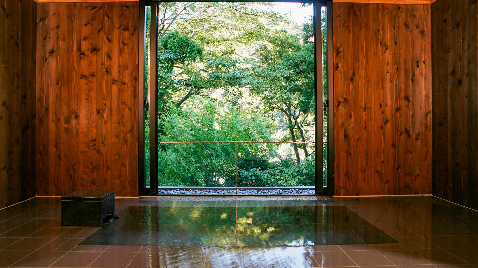 ・You can see the view of Mt. Yusaka from the public bath.