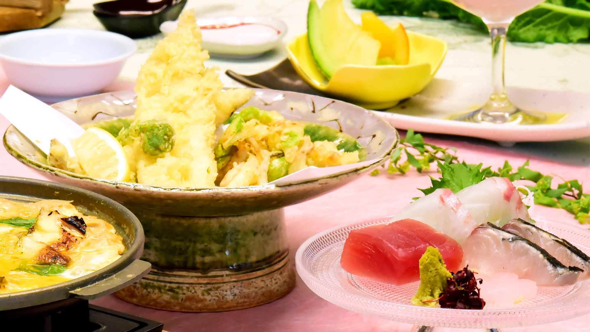 The dish is made with freshly caught fish and sashimi, and the tempura is a soft and fluffy deep-fried conger eel.