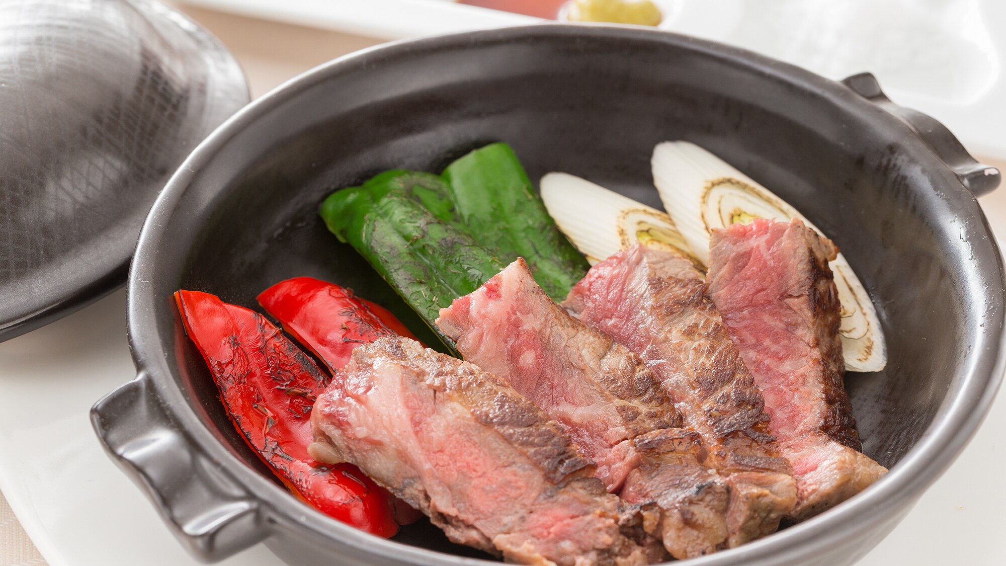 ◆Thịt bò Murakami Teppanyaki◆Những người thích thịt sẽ thích "thương hiệu thịt bò hảo hạng nhất♪" này - hãy tận hưởng "hương vị thơm ngon" lan tỏa trong miệng!