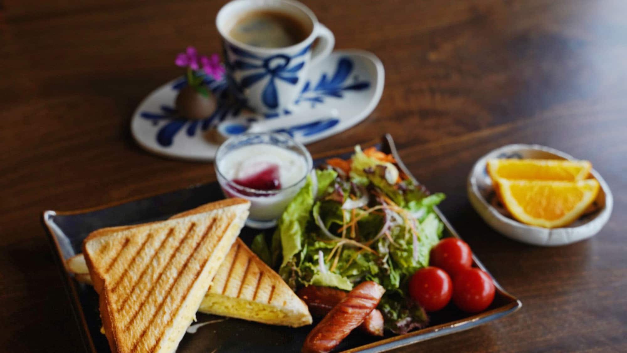 아침 식사 일례 타마고 샌드 플레이트