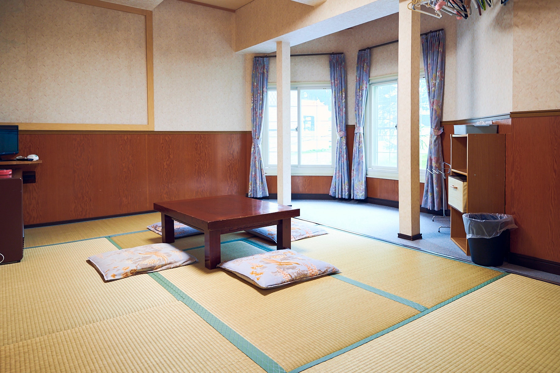 Japanese-style room