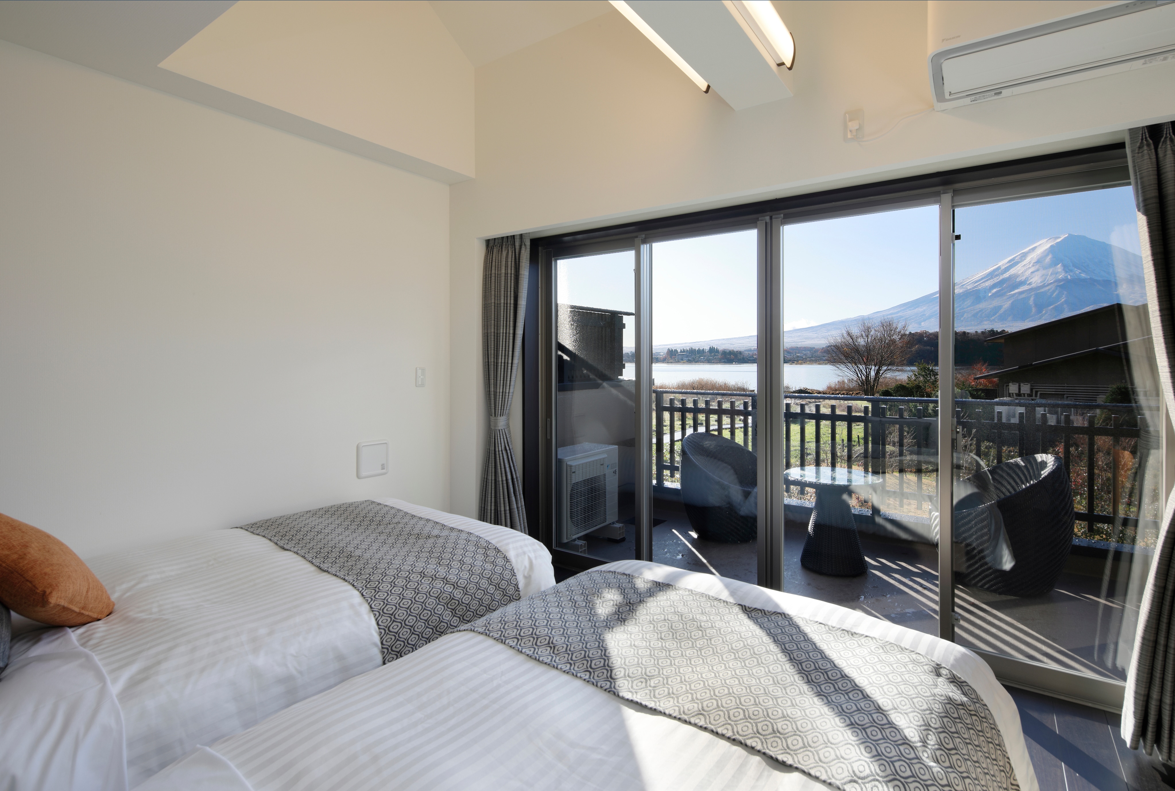 Tsubaki bedroom