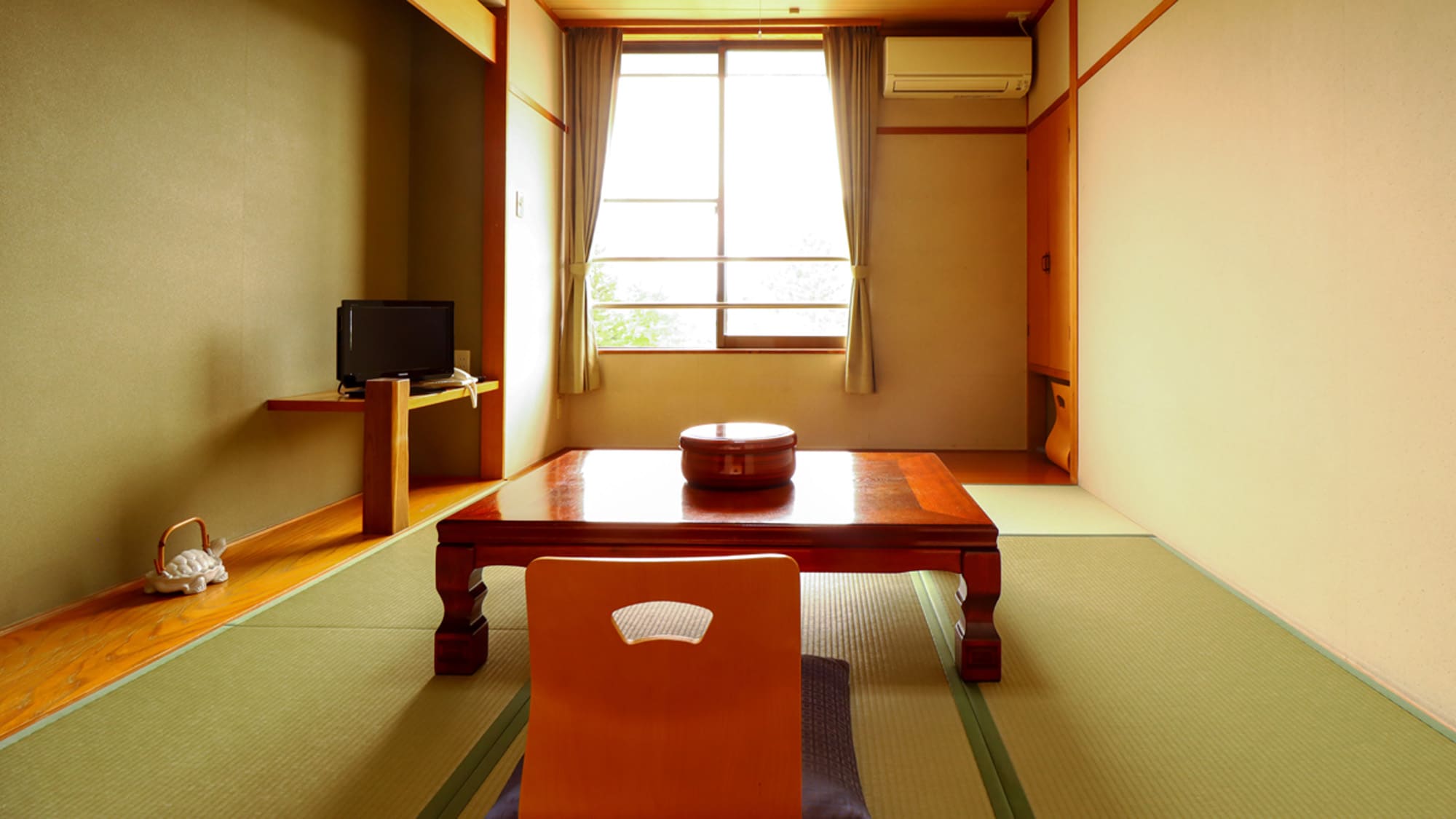# [New building ◆ 6 tatami Japanese-style room] With a wide veranda, it is ideal for 1-2 people