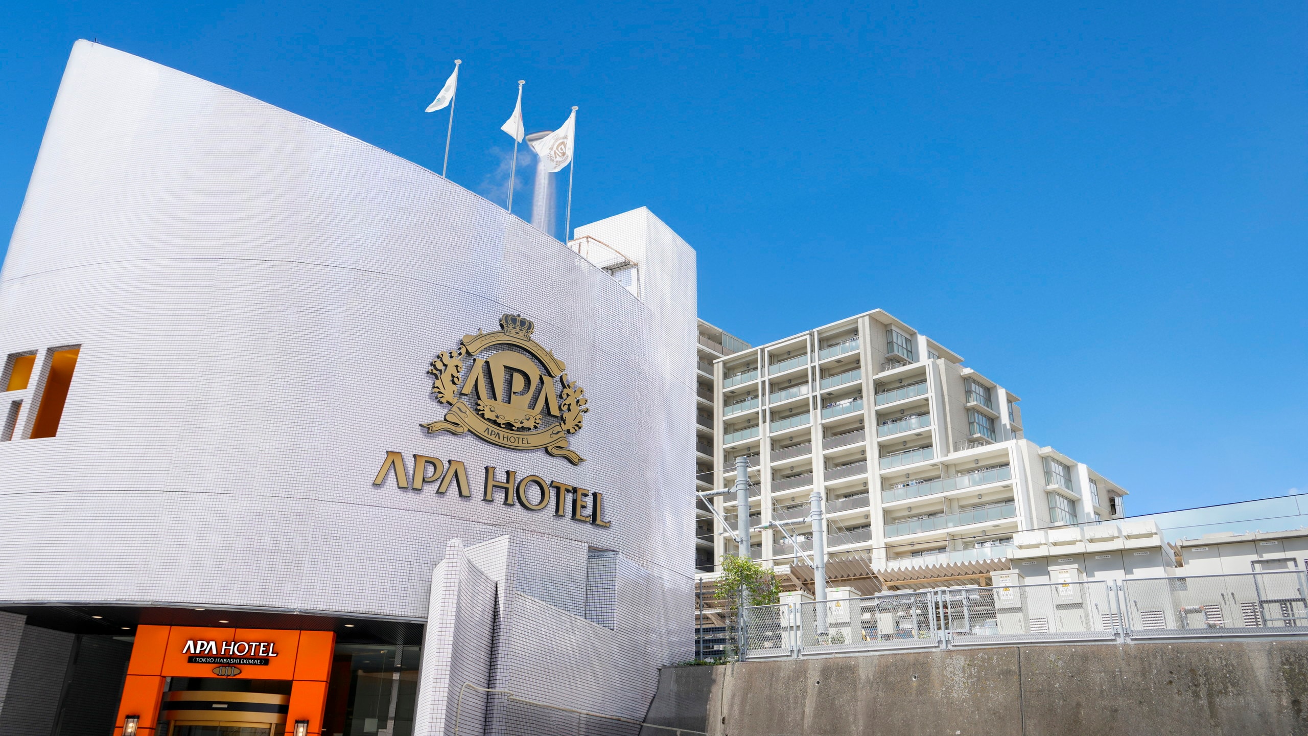 正面エントランス