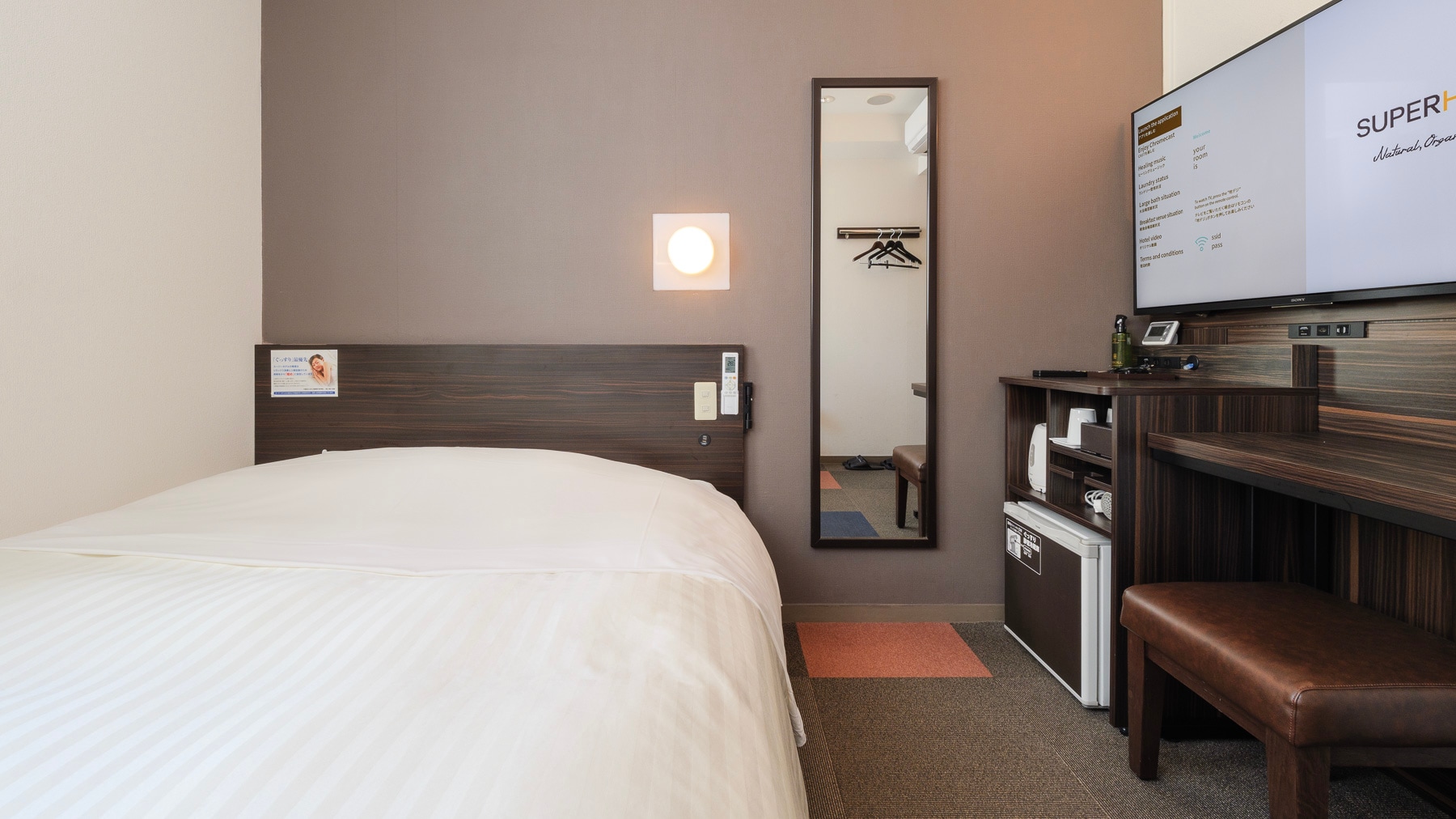 A 150cm wide bed and a mattress with just the right amount of firmness will ensure you a good night's sleep.