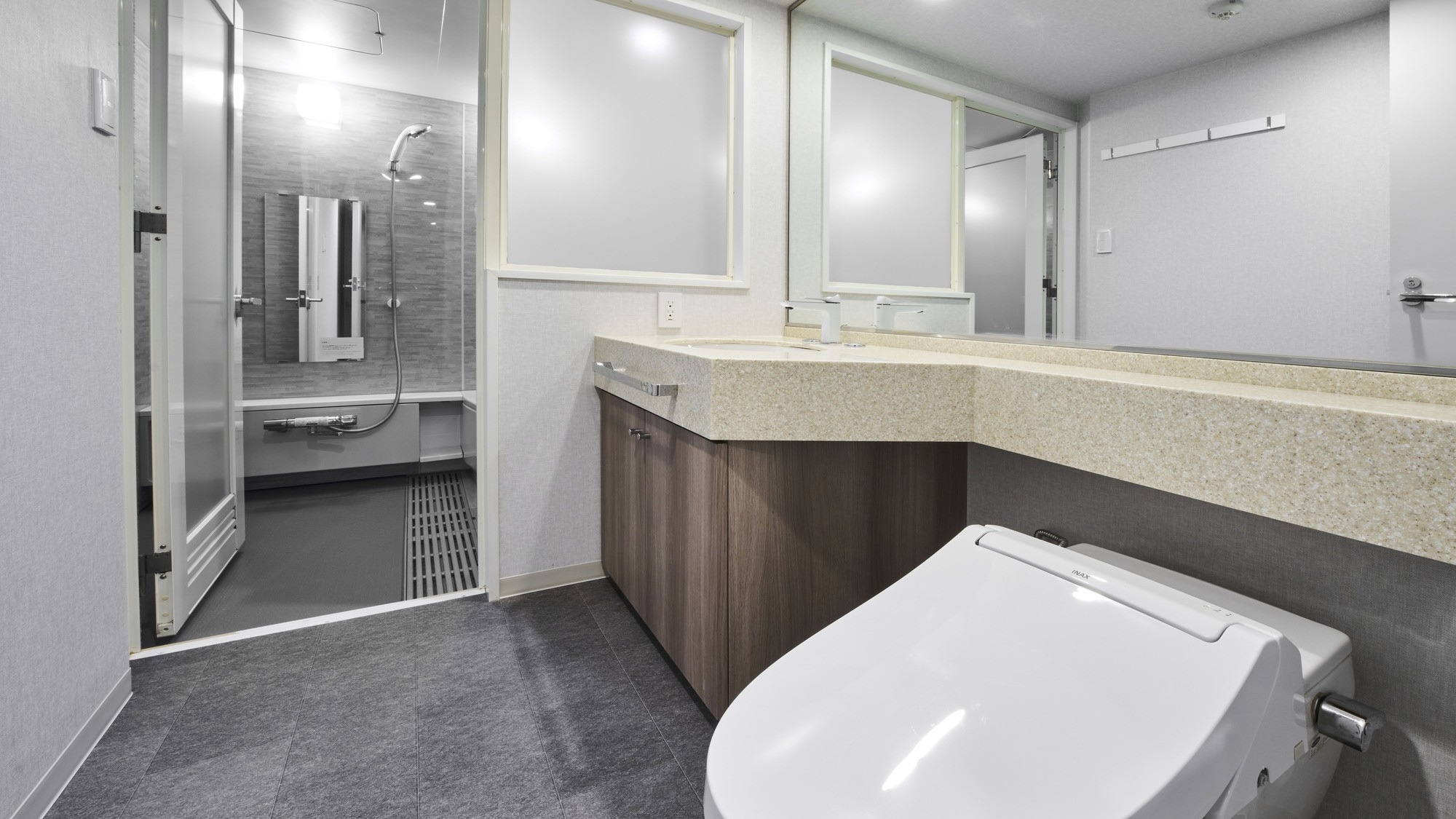 Bathroom (13th floor)