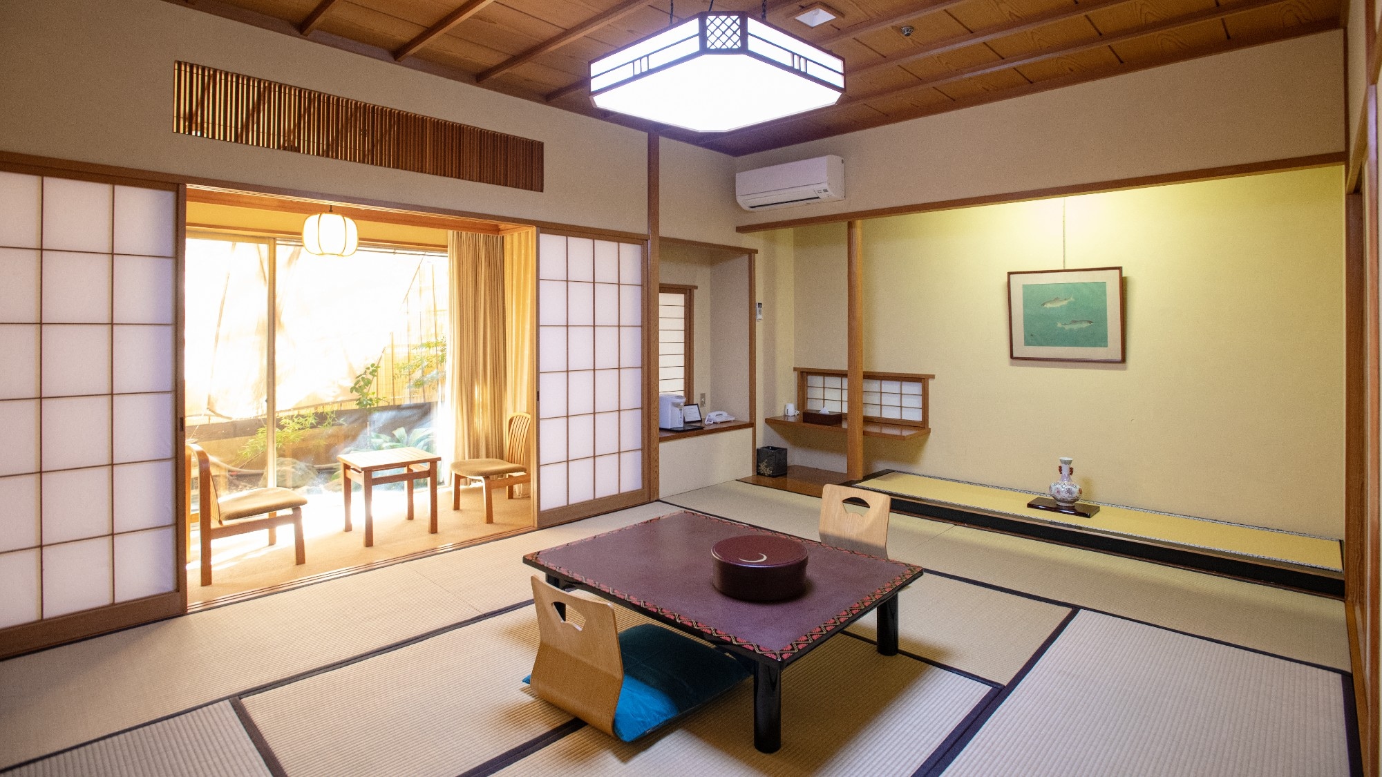 Japanese-style room 10 tatami mats (room capacity 1 to 4 people) Non-smoking room * Example