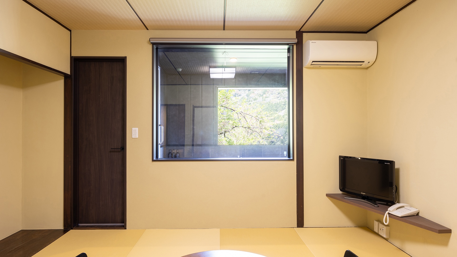 Japanese-style room with an open-air bath with natural hot spring water