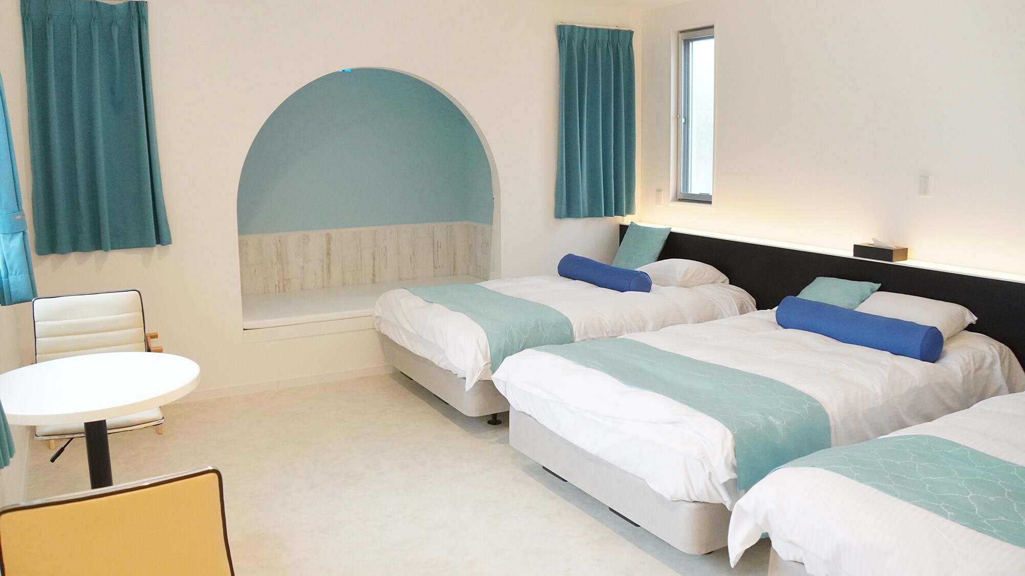 ・[2nd floor: Bedroom 1] A bedroom with a resort feel, based on white and blue.