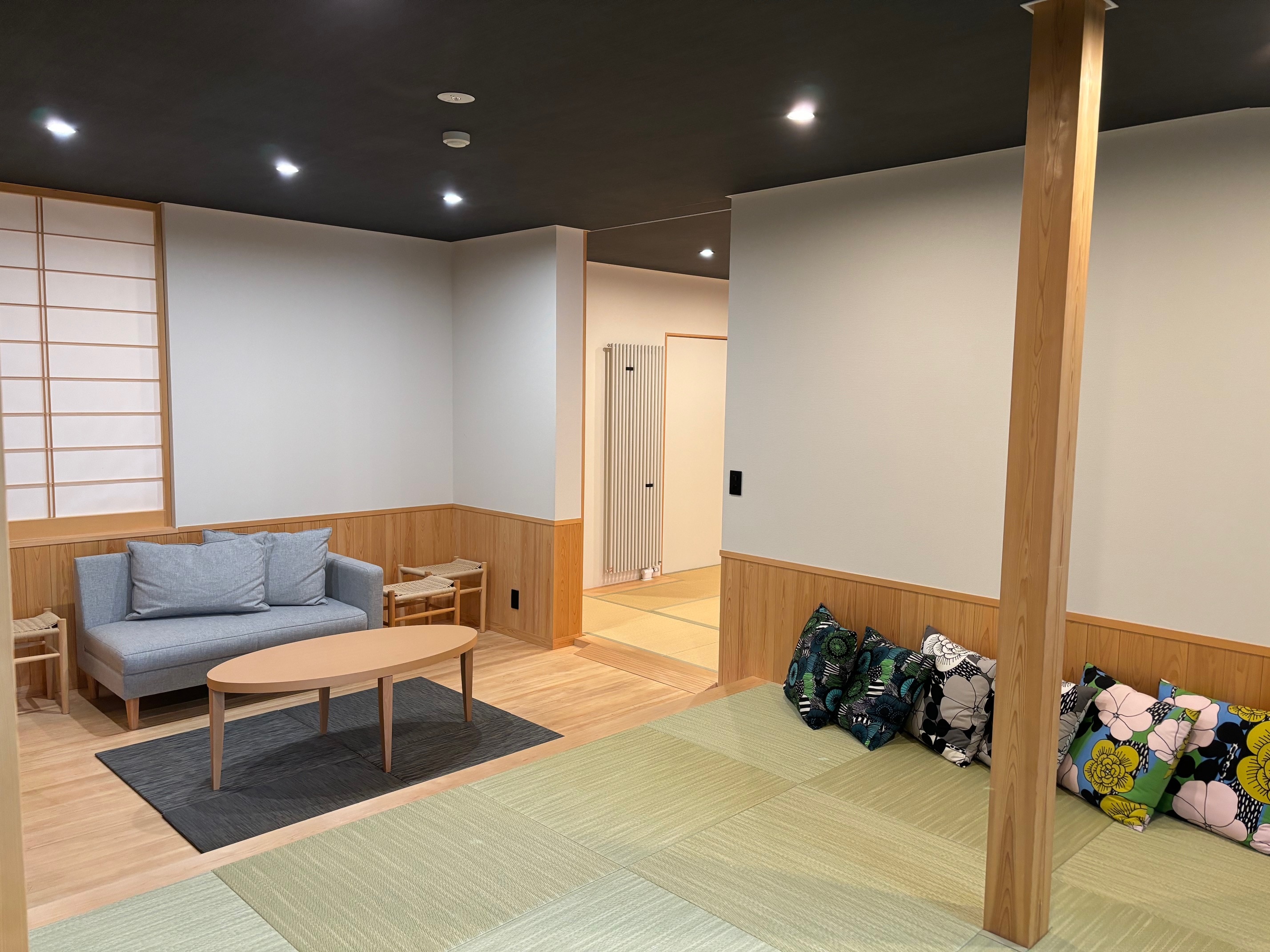 Kasur modern kamar Jepang yang besar