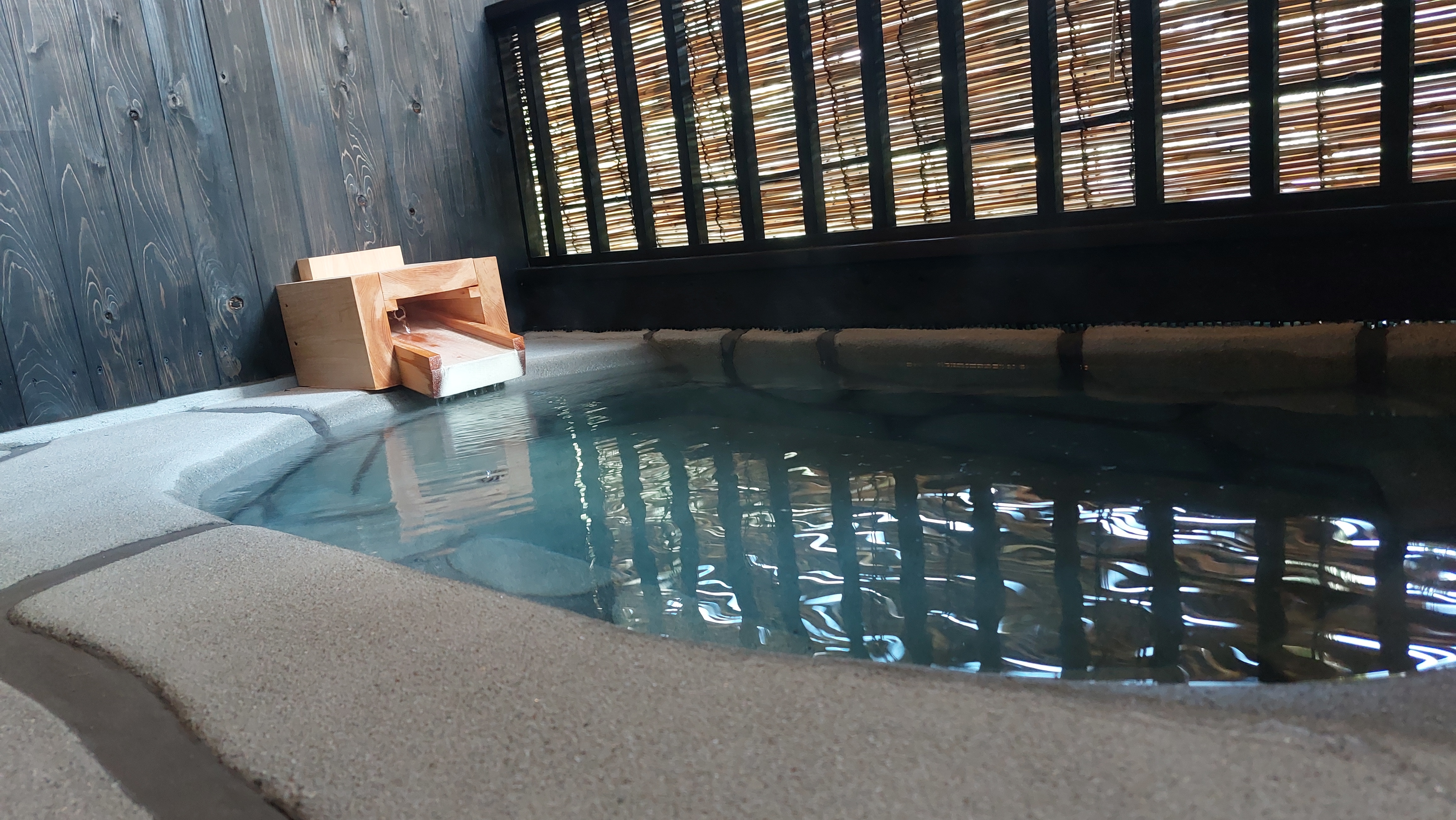 Benihana guest room open-air bath