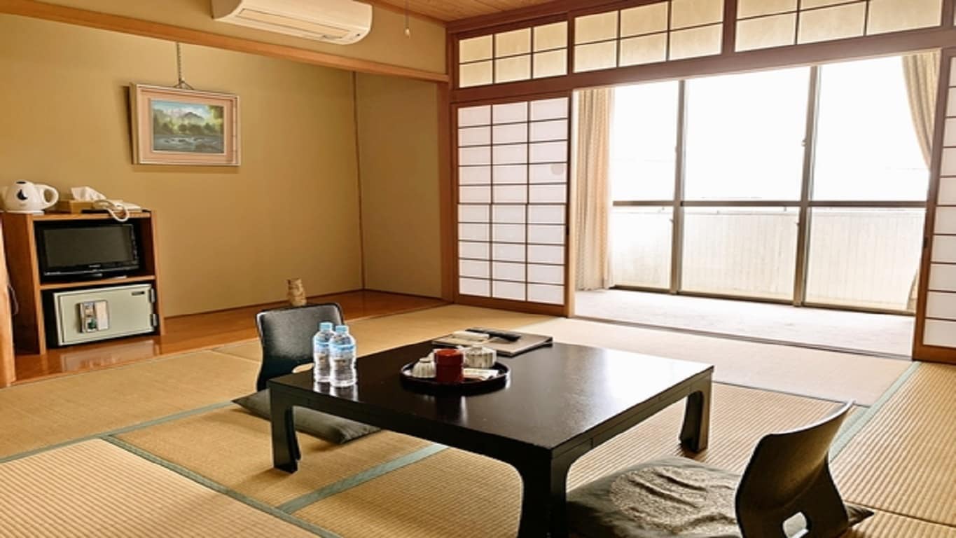Japanese-style room (10 tatami mats)