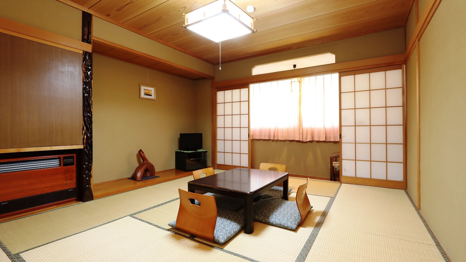 [10 tatami Japanese-style room] Includes a washbasin and toilet. Ideal for group trips