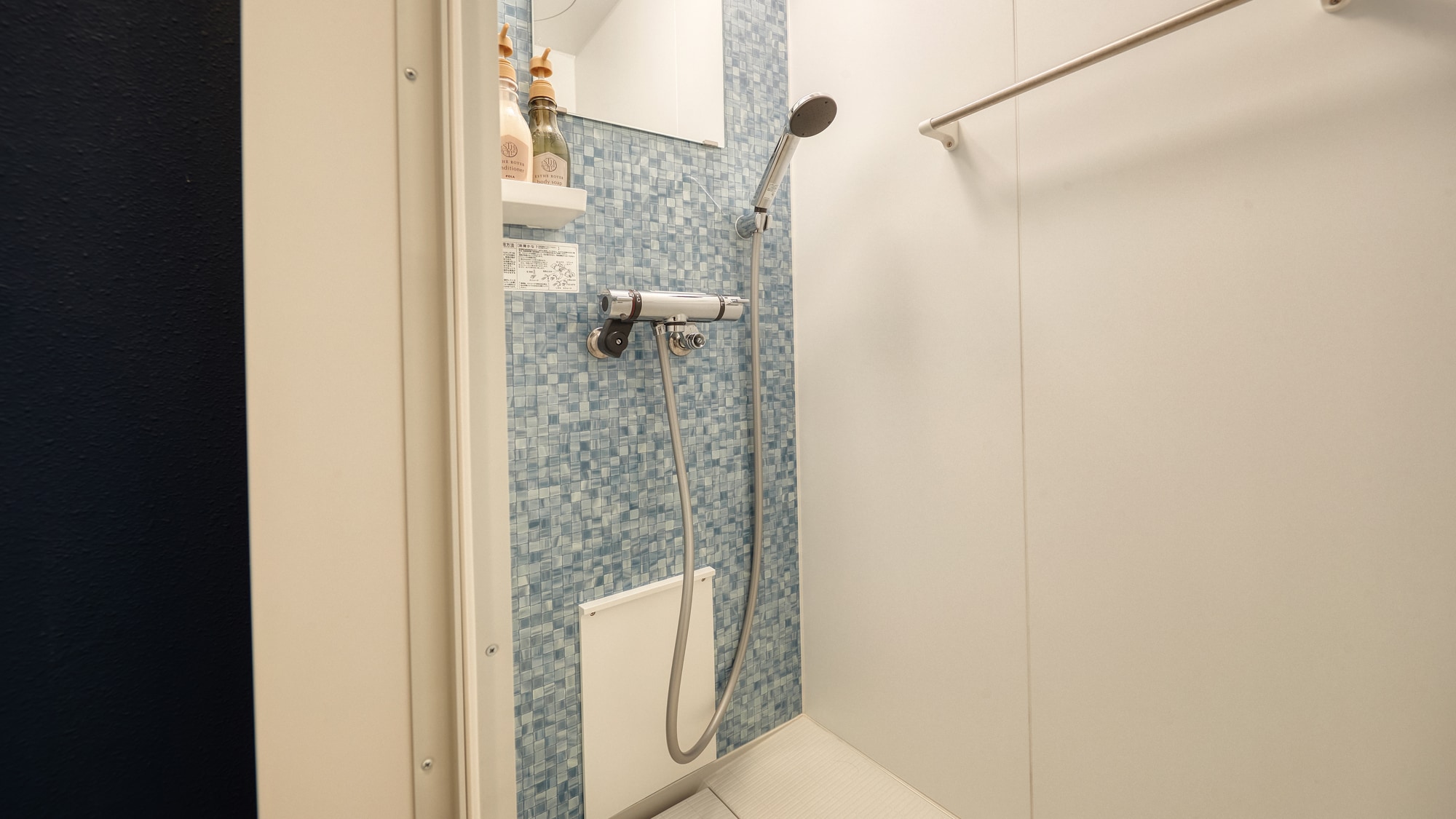 컴팩트하면서도 사용하기 쉬운 샤워 룸.